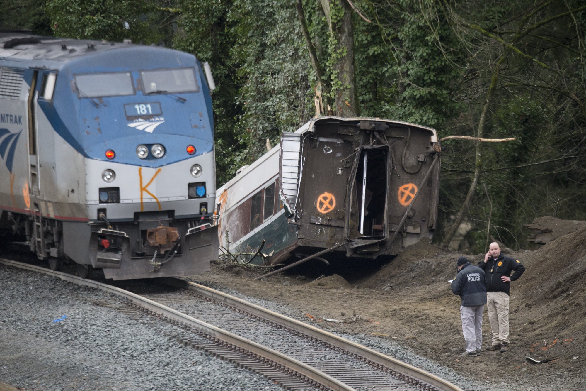 Amtrak Washington derailment: Train derails above I-5, lanes closed ...