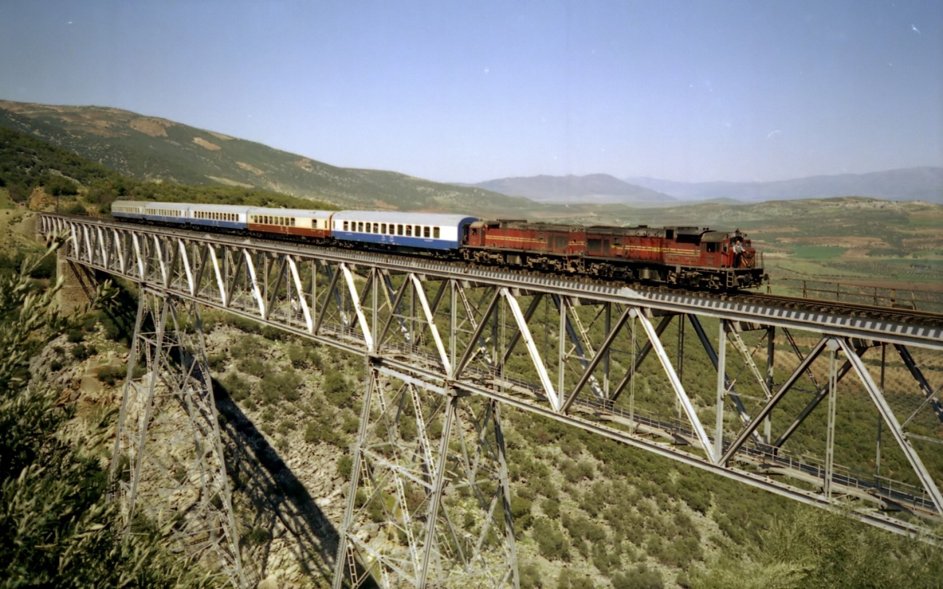 Bridges: Workhorse Train Tall Bridge Gorge Vehicles Dirty Gallery ...