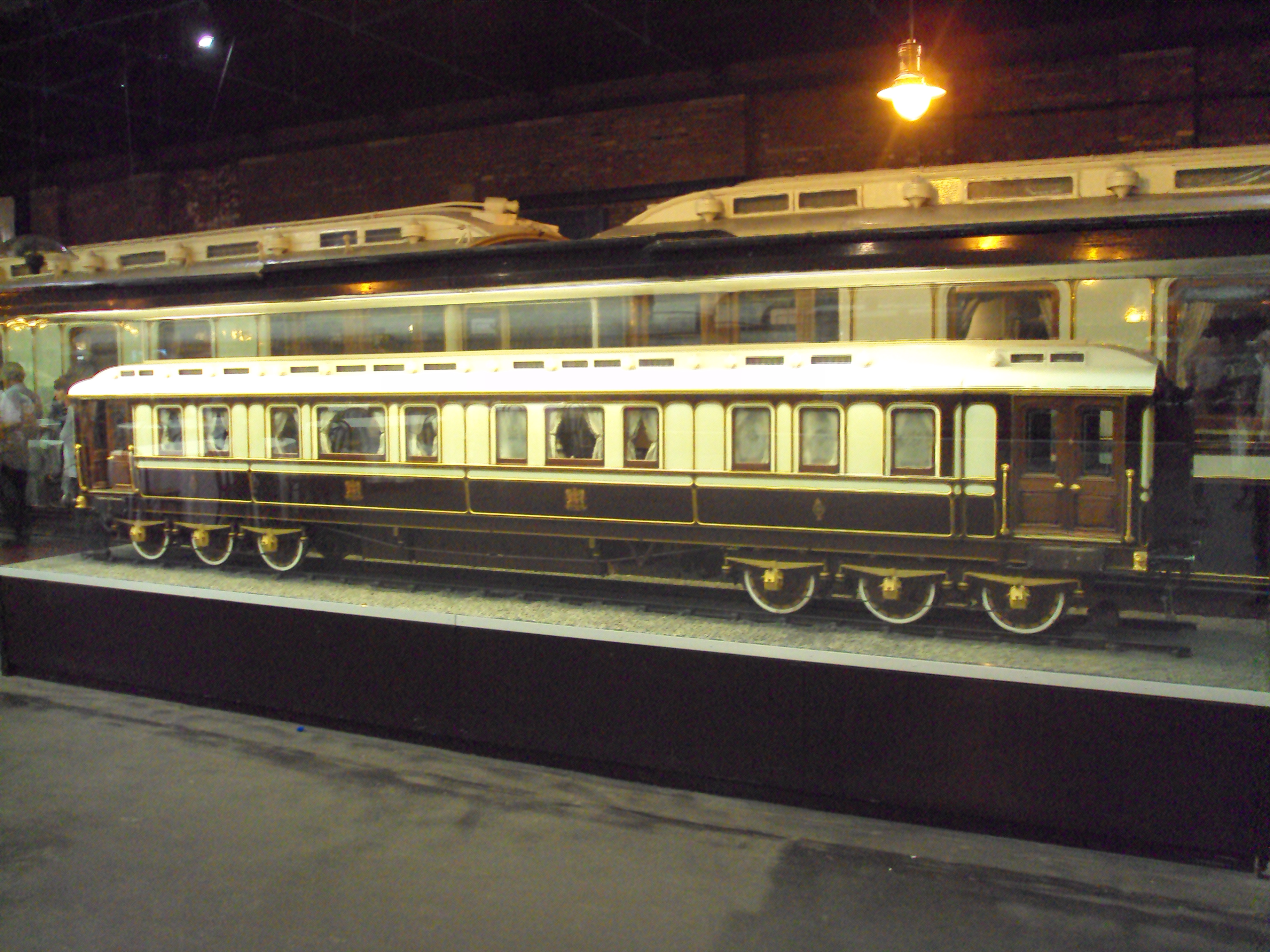 File:Model royal train carriage at NRM York - DSC07841.JPG ...