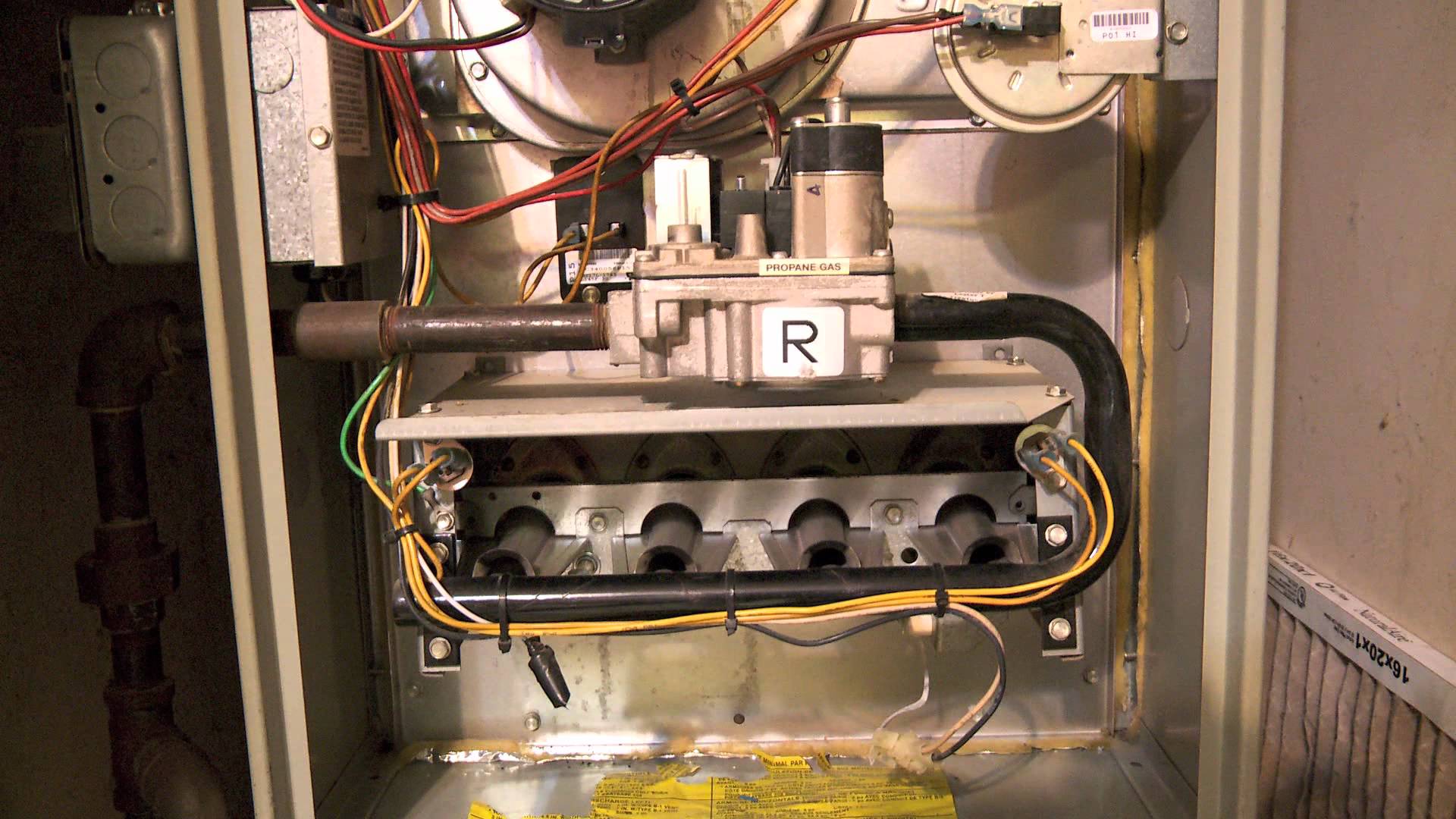 Trane XL-80 furnace malfunction - YouTube