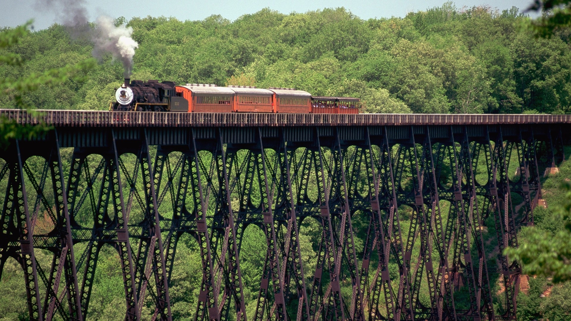 Train On Bridge, Pennsylvania, USA - Wallpaper #38595