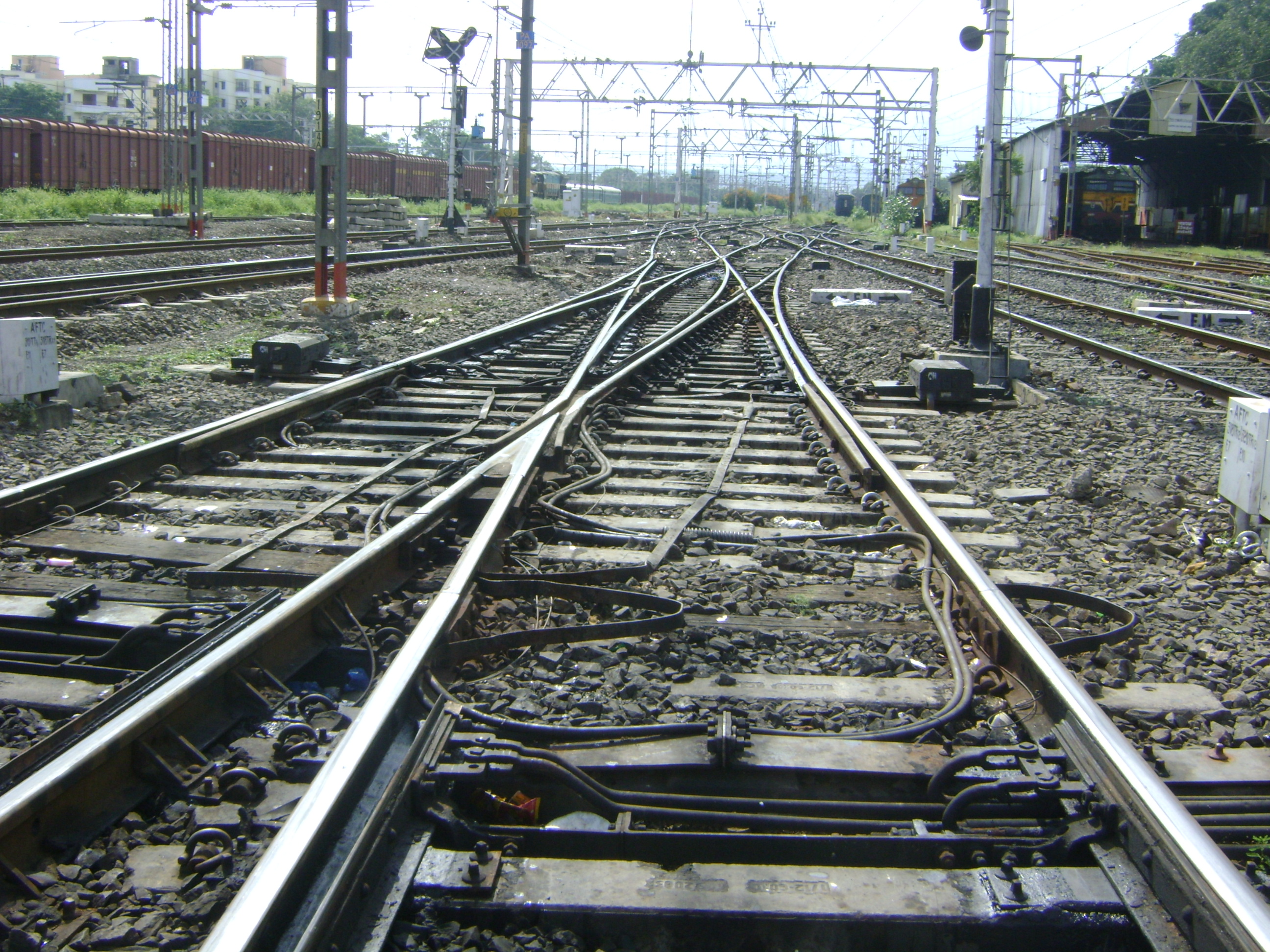 File:Train Track Changing System.JPG - Wikimedia Commons