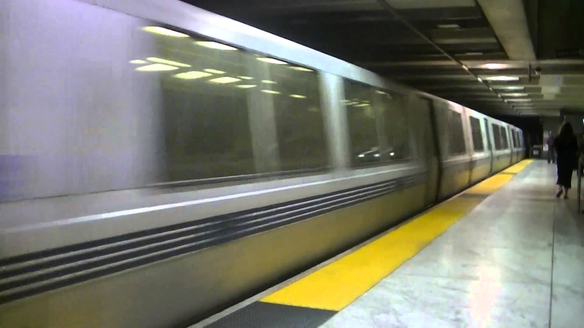 train won't stop bart train passing embarcadero station - YouTube
