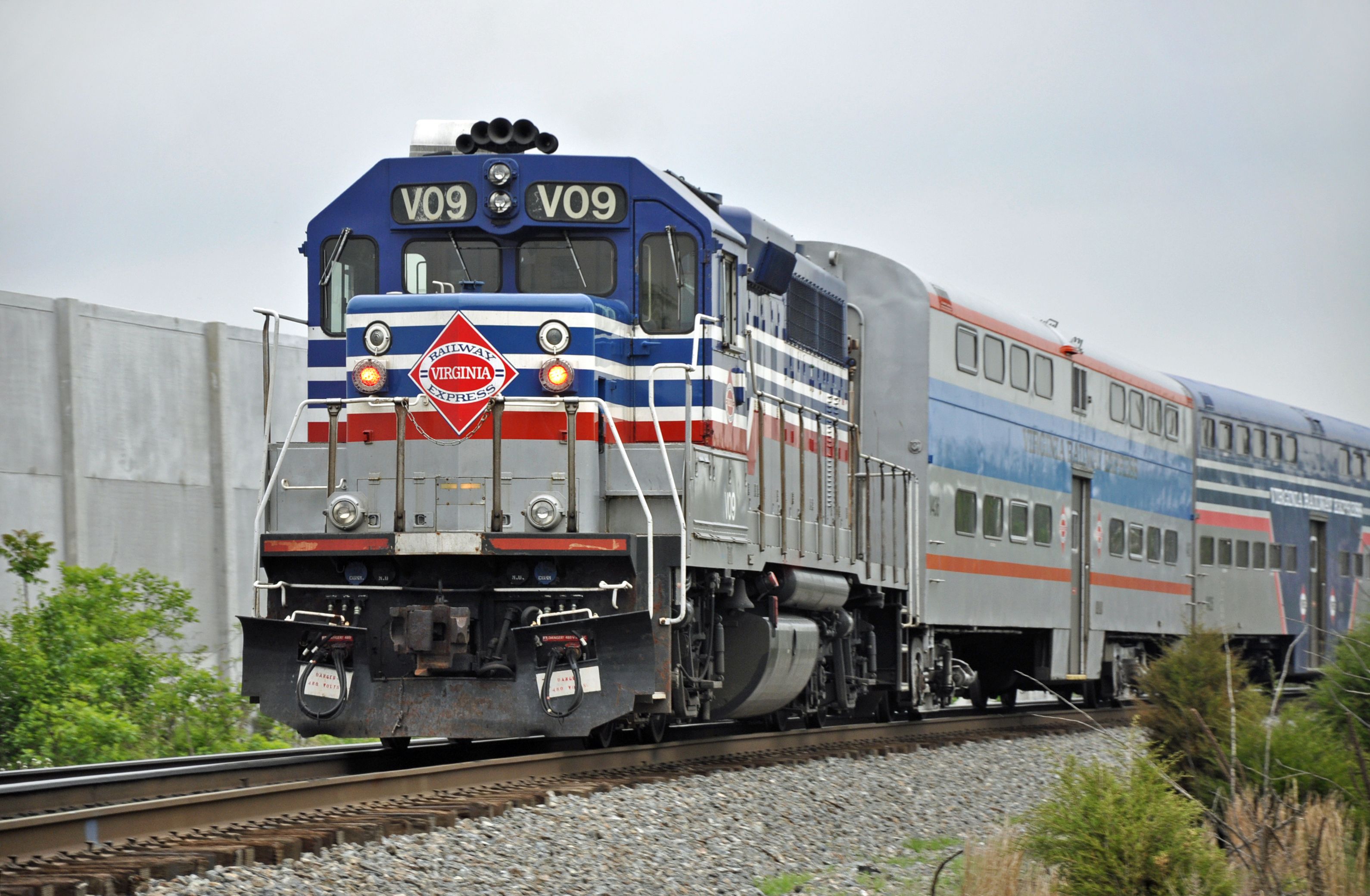 Virginia Railway Express train | Travel by Rail | Pinterest ...