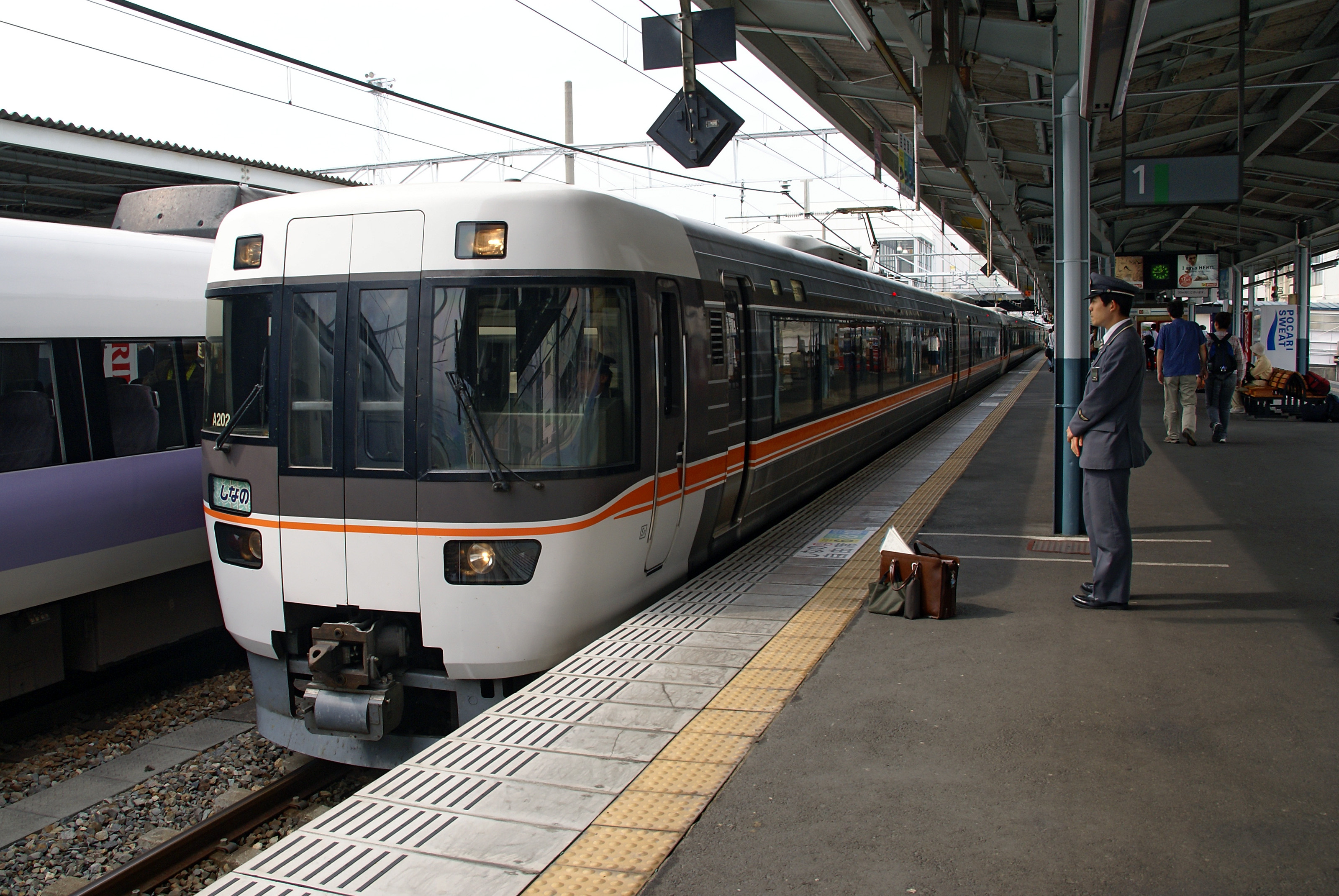 File:JR Central 383 on Shinano limited express train service at ...