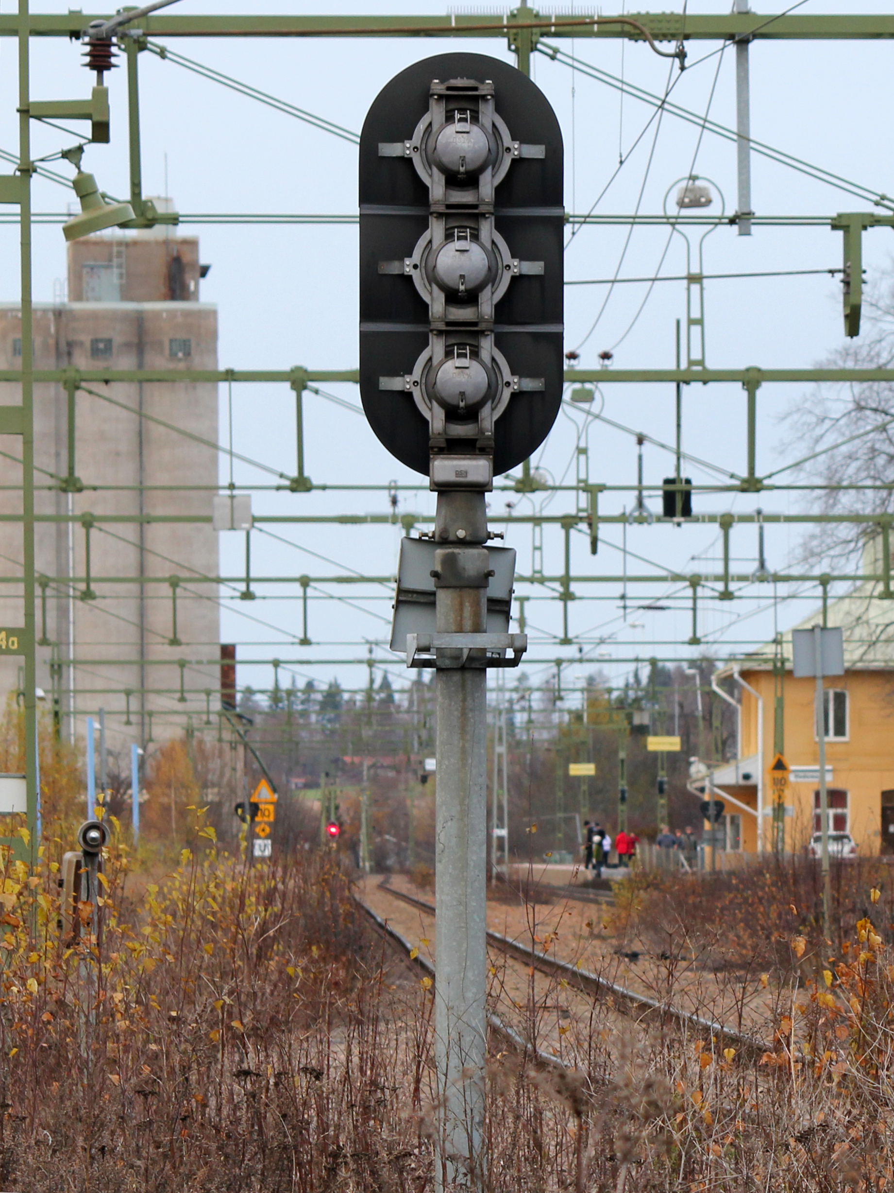 File:Back of train signal Hedemora.jpg - Wikimedia Commons