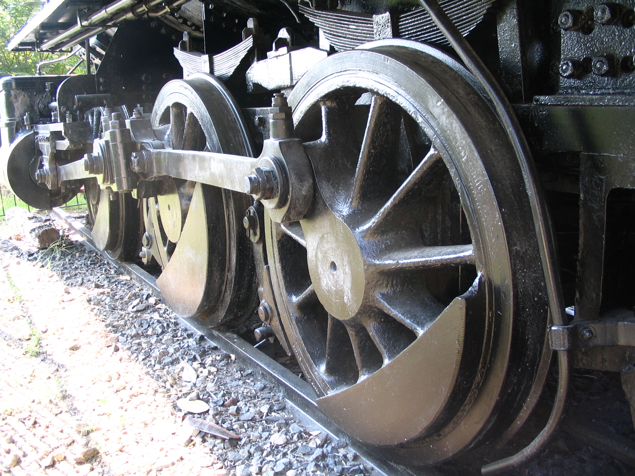 Train Wheels: What Keeps This Bar Horizontal? | Yahoo Answers