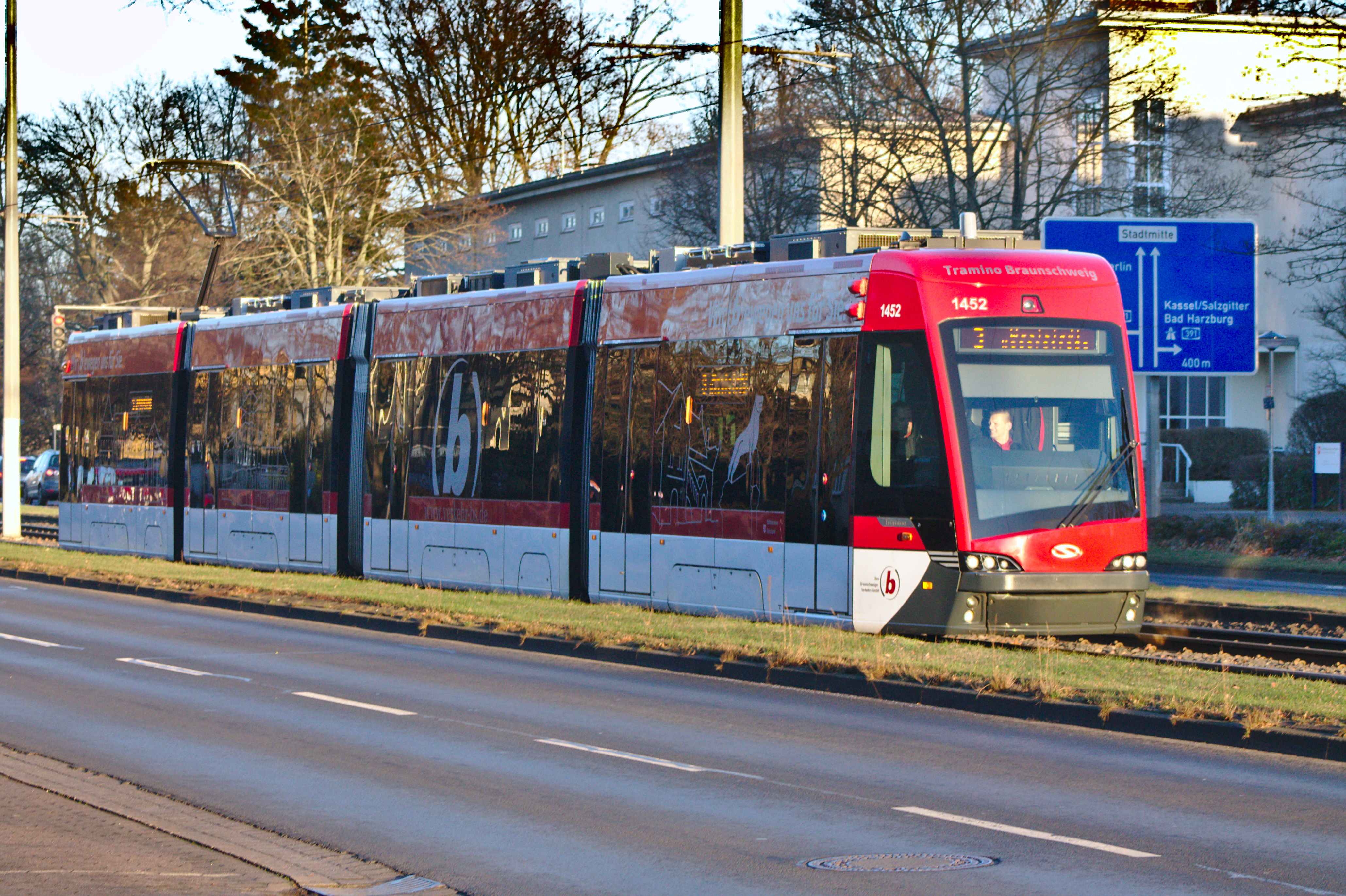 File:Braunschweig Emsstraße Solaris Tramino 1452.JPG - Wikimedia Commons