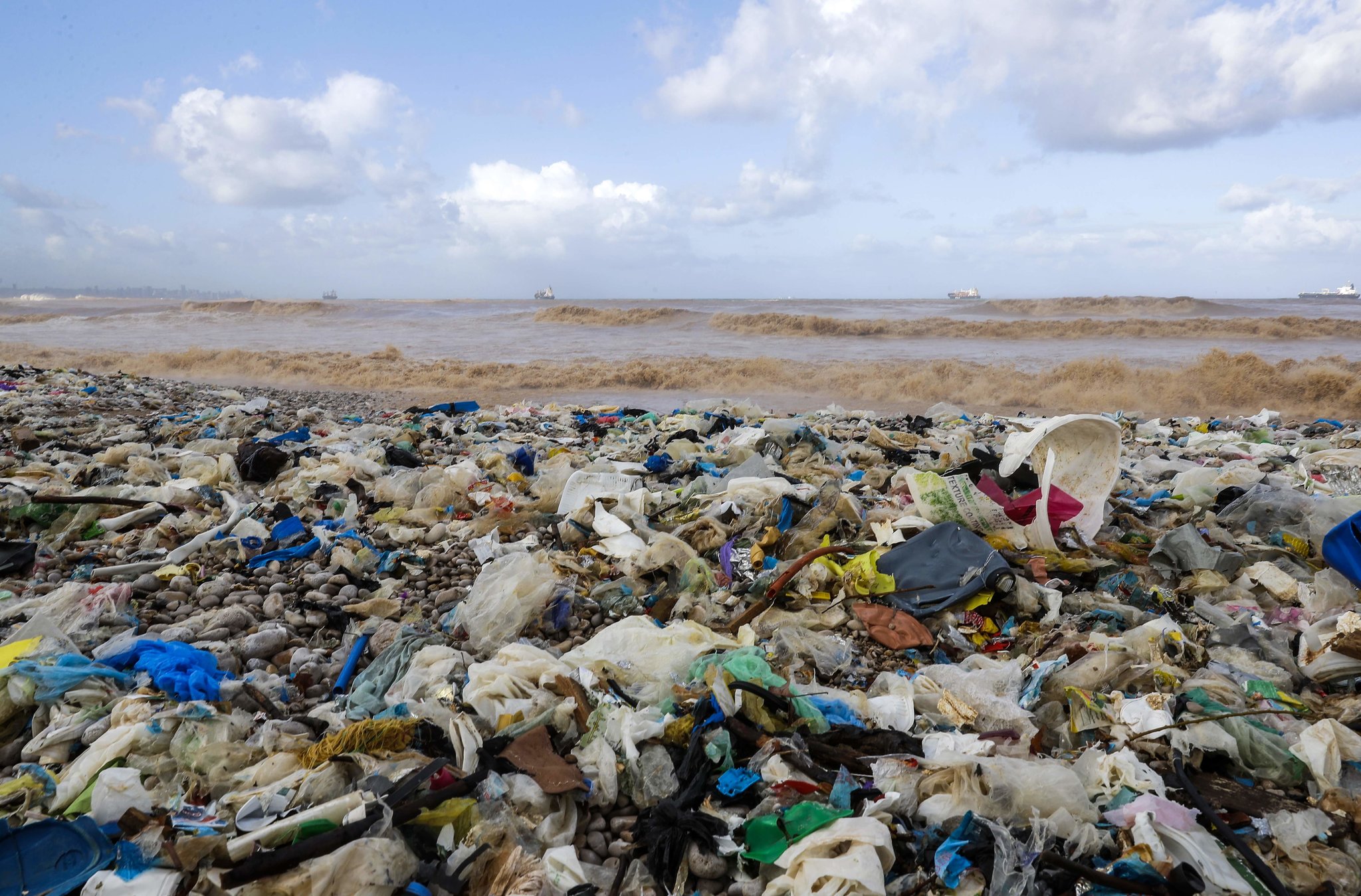 A Sea of Trash on Lebanon's Beaches - The New York Times