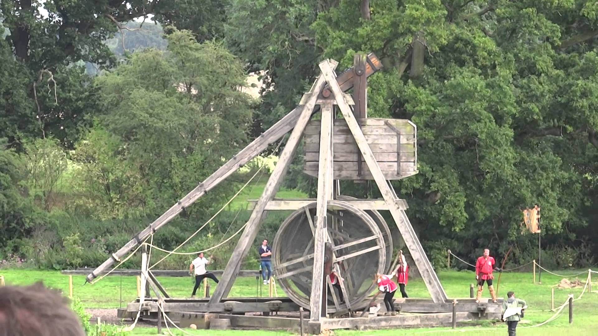 Warwick Castle - Trebuchet in Action, HD 1080p - YouTube