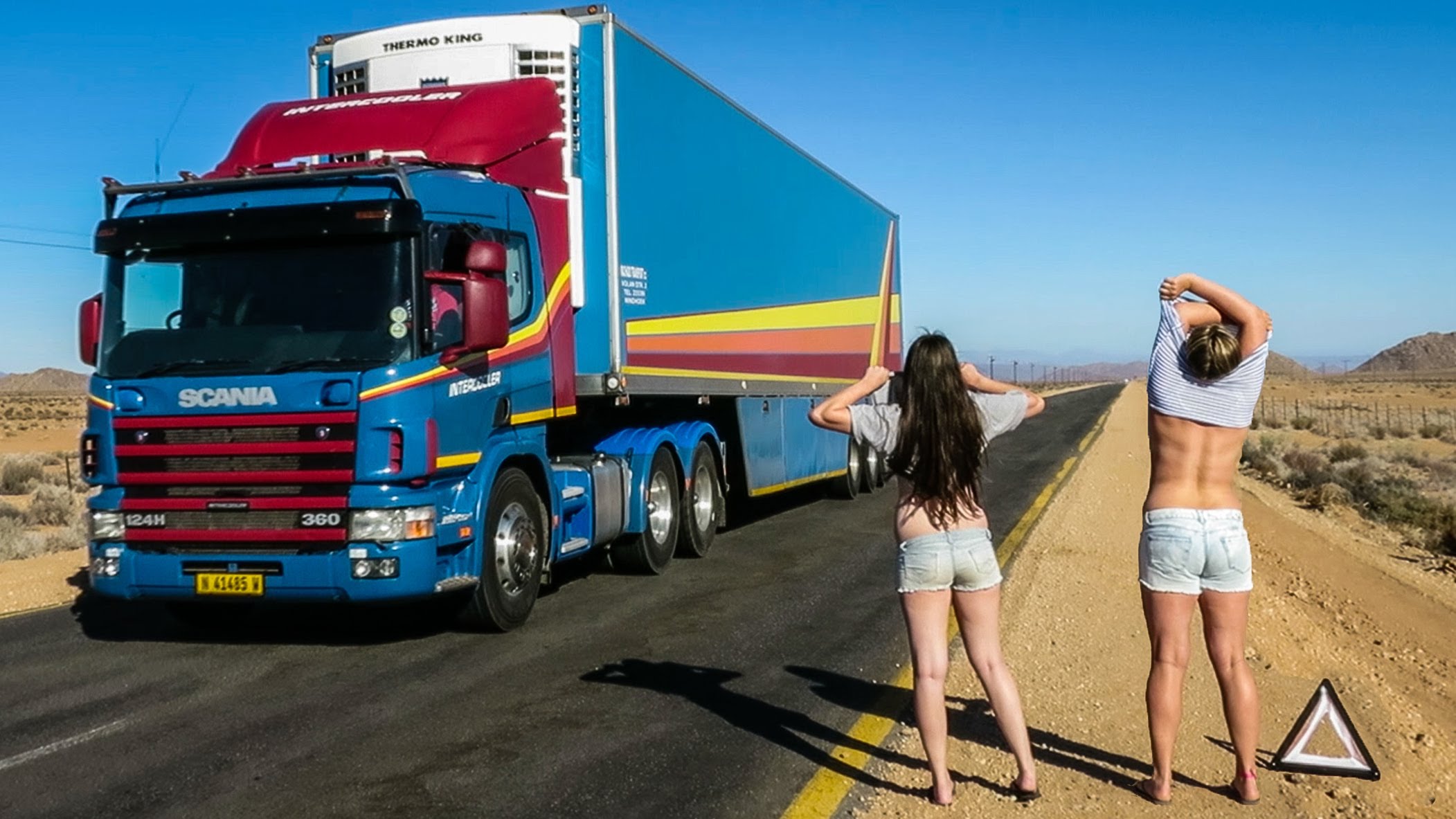 Girls flash truck driver! 