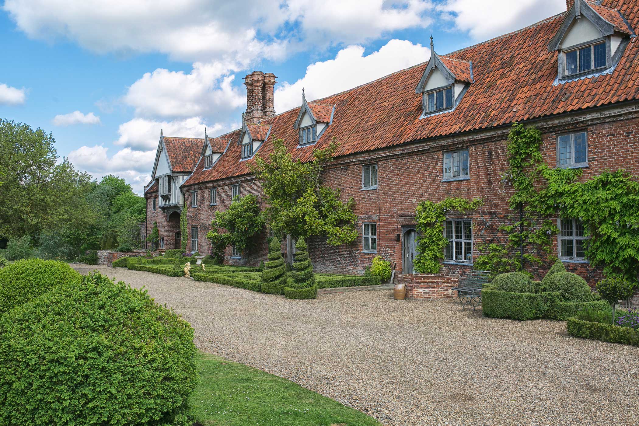 Hales Hall – 15th Century Tudor Hall| Luxury Norfolk Accommodation