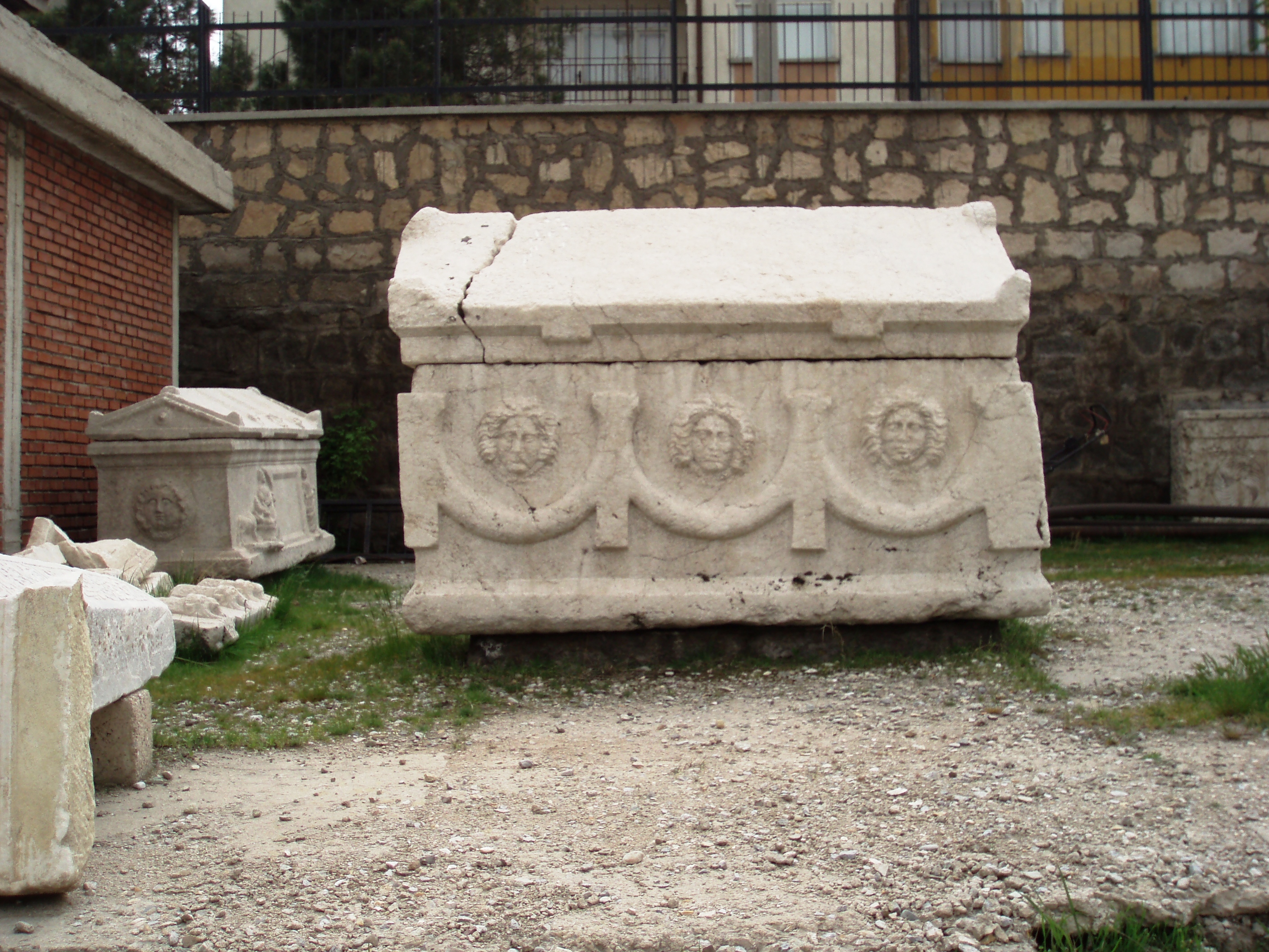 Sarkofag stone