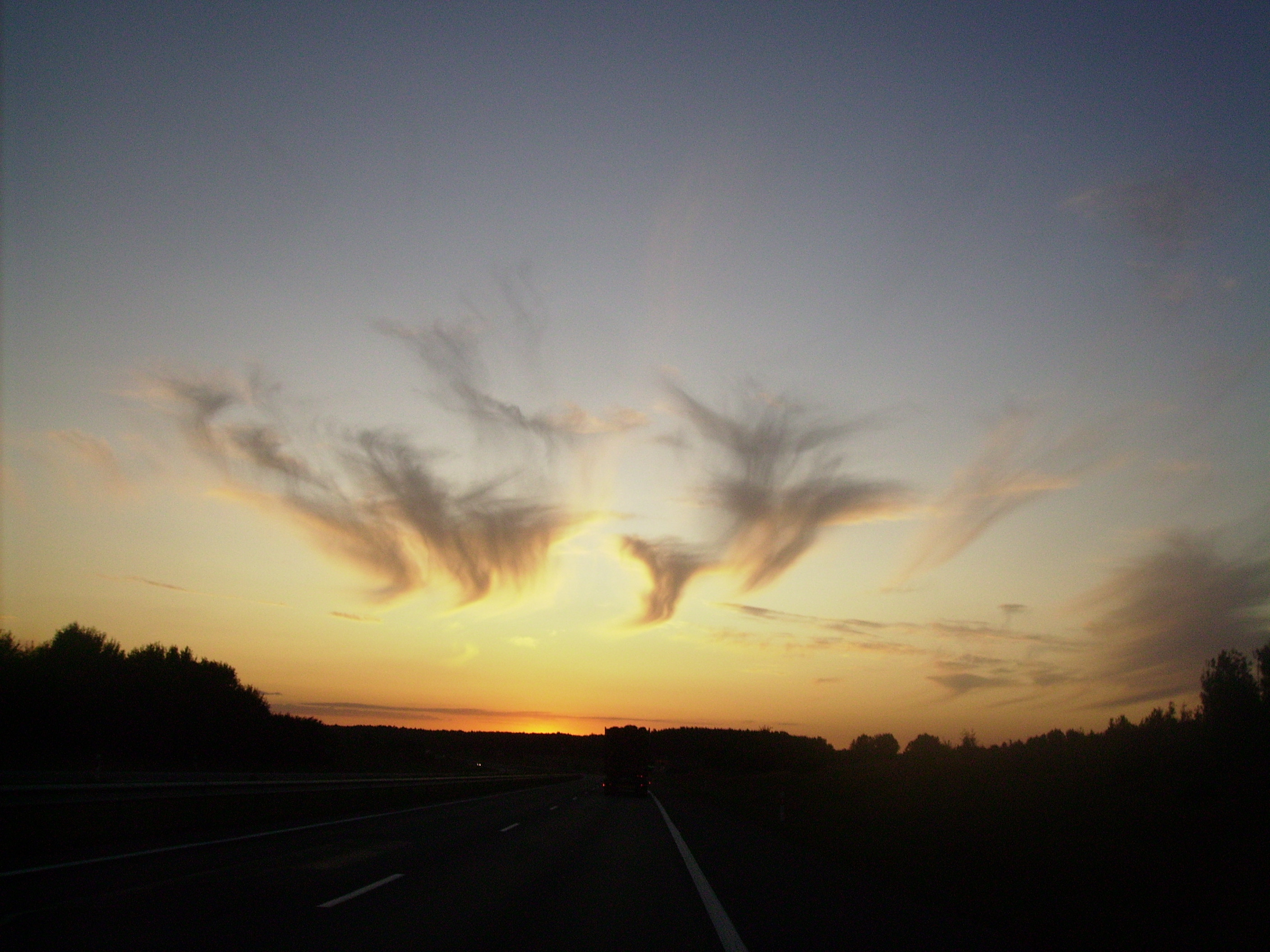 These clouds look like angels - Imgur