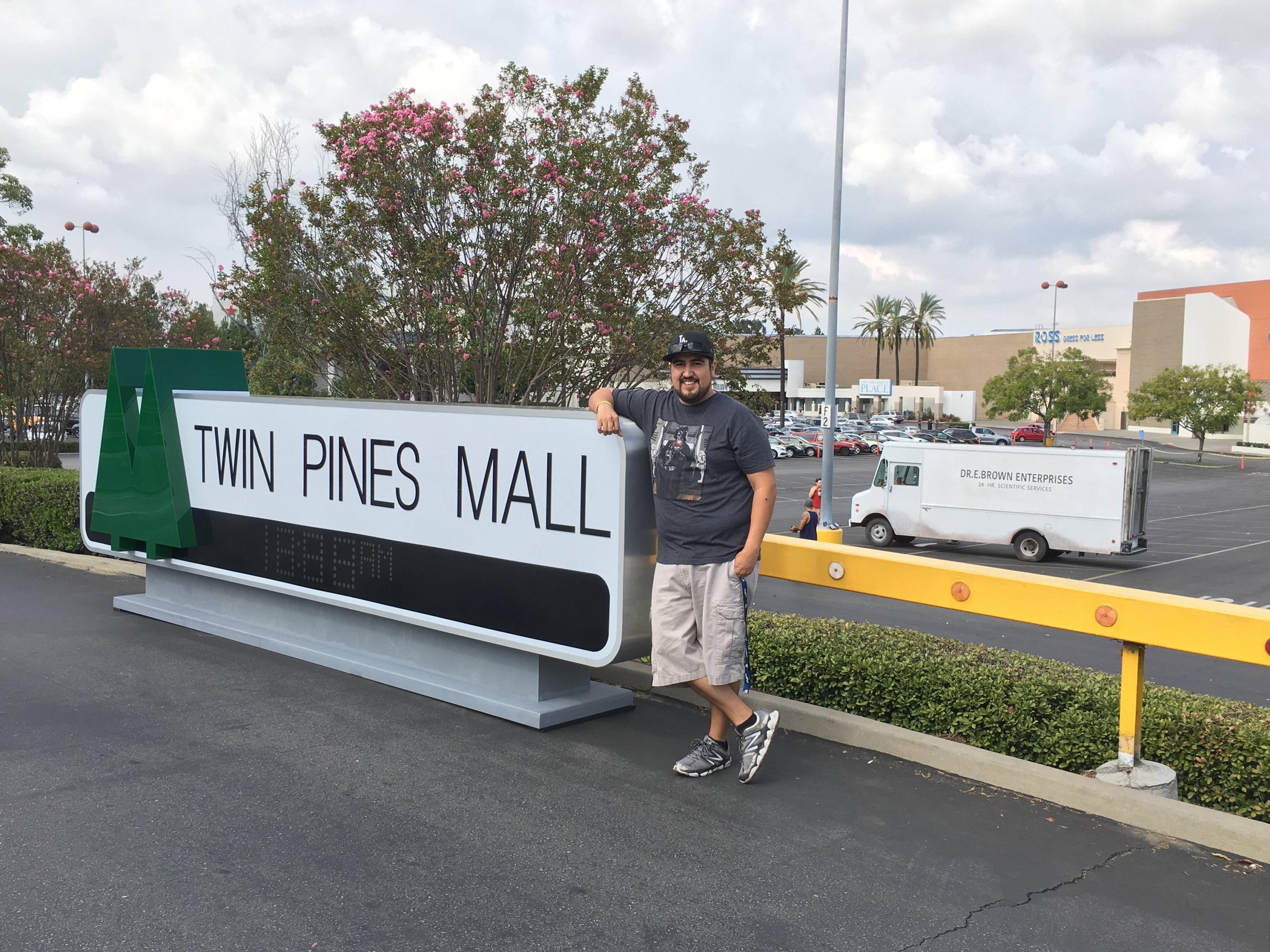 So I got to hang out at the Twin Pines Mall today. : BacktotheFuture
