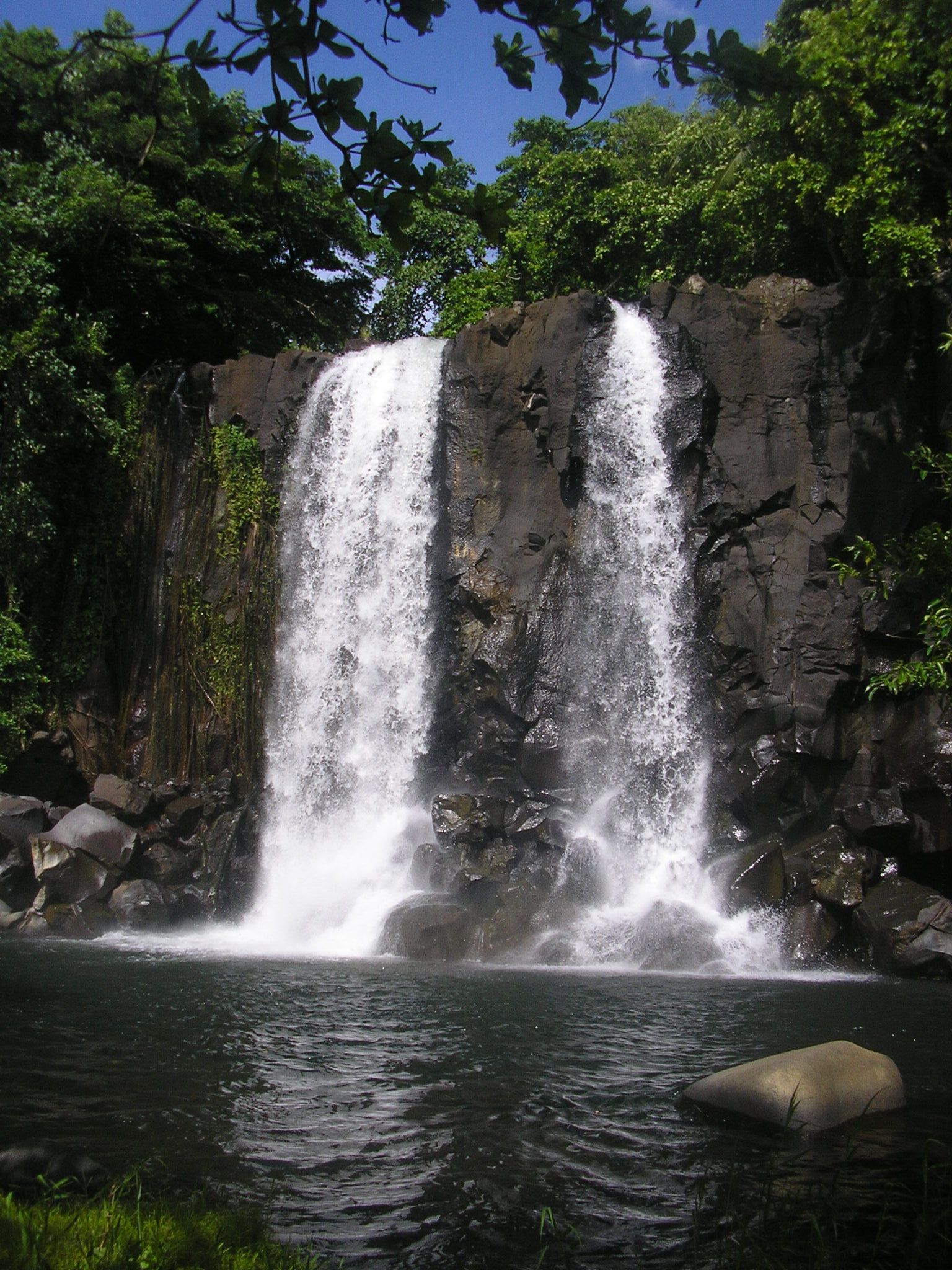 Twin Waterfalls, Sola, Vanuatu Island | Place - Beautiful Waterfalls ...