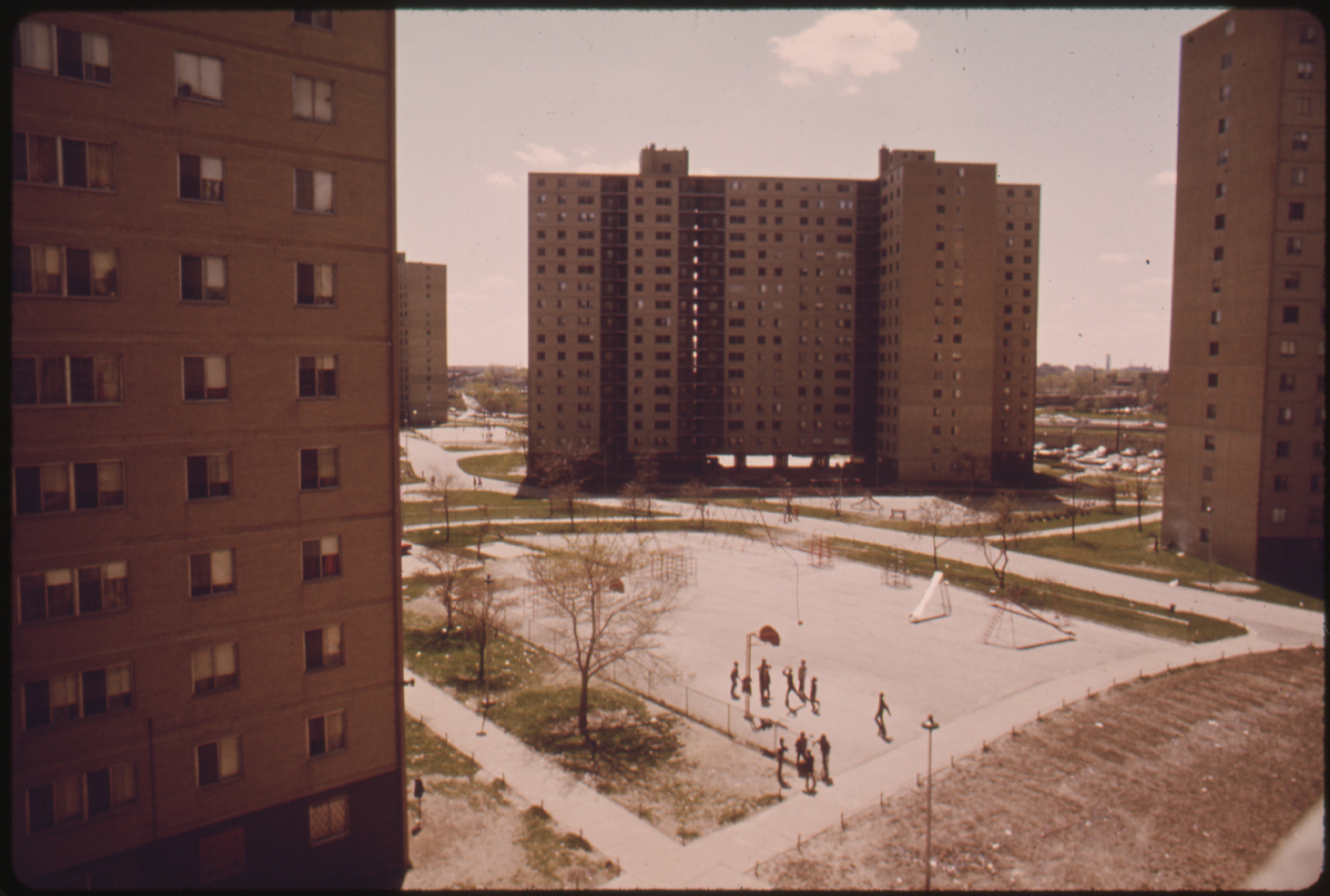 File:STATEWAY GARDENS HIGHRISE HOUSING PROJECT ON CHICAGO'S SOUTH ...