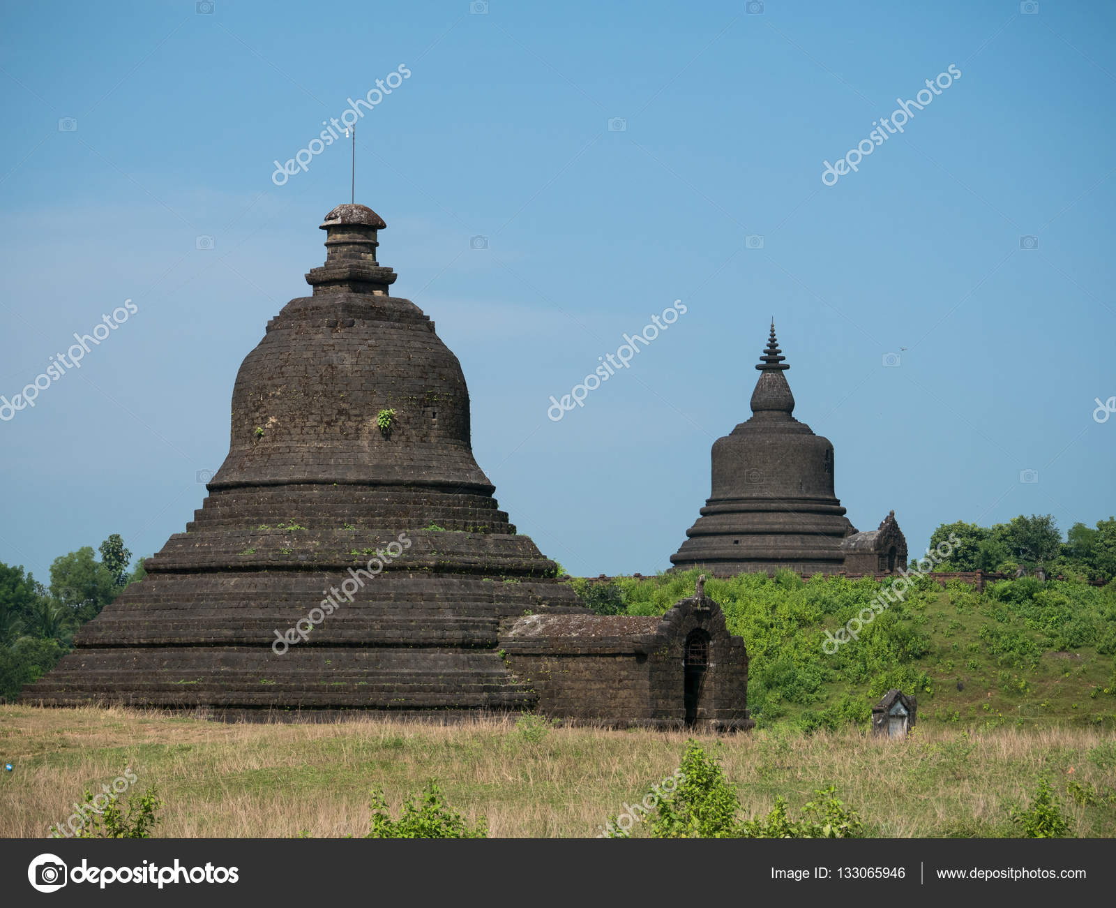 Two pagodas in Mrauk U — Stock Photo © epixx #133065946