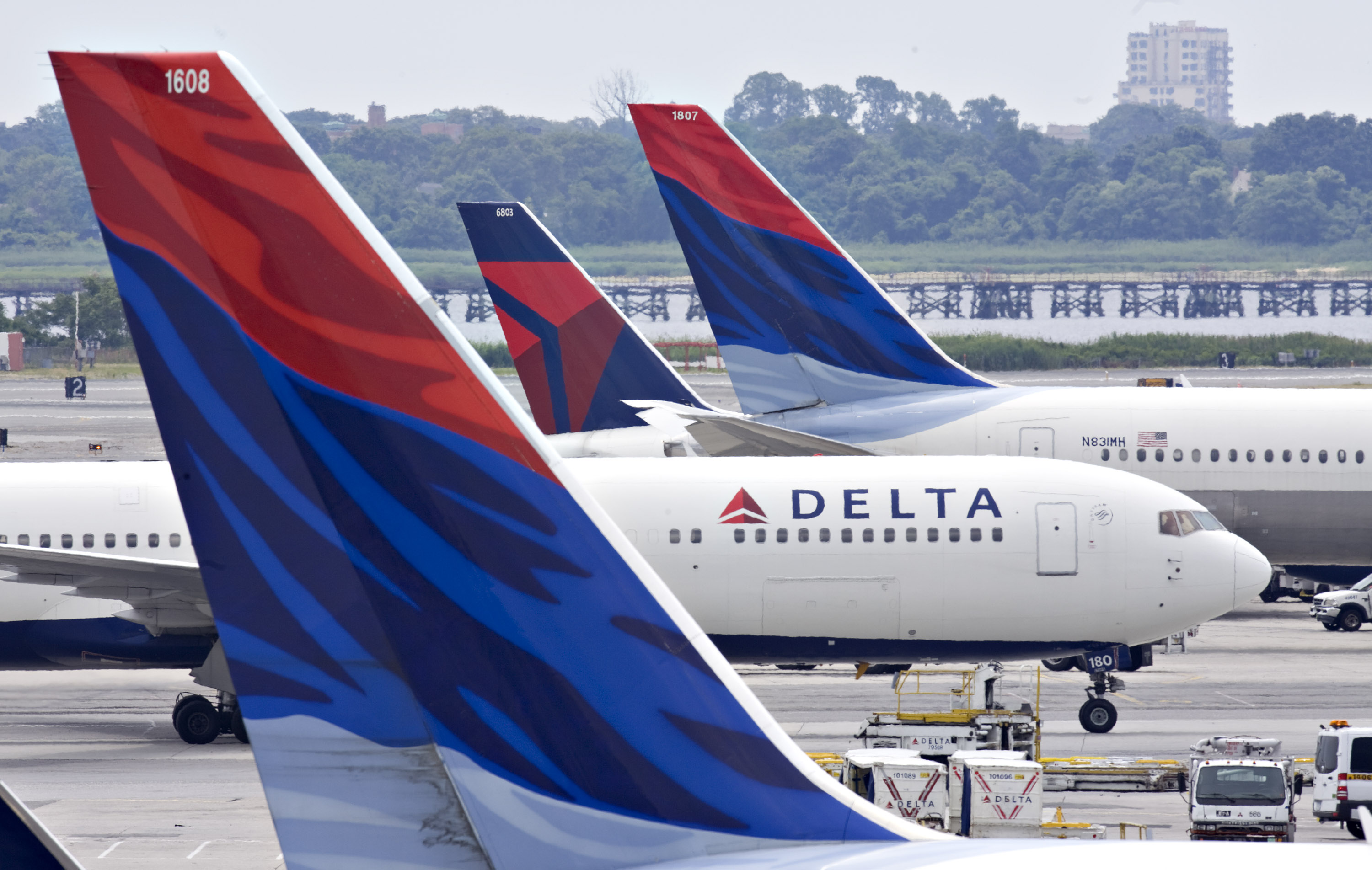 Delta, Volaris Planes Nearly Collide at JFK Airport | Fortune
