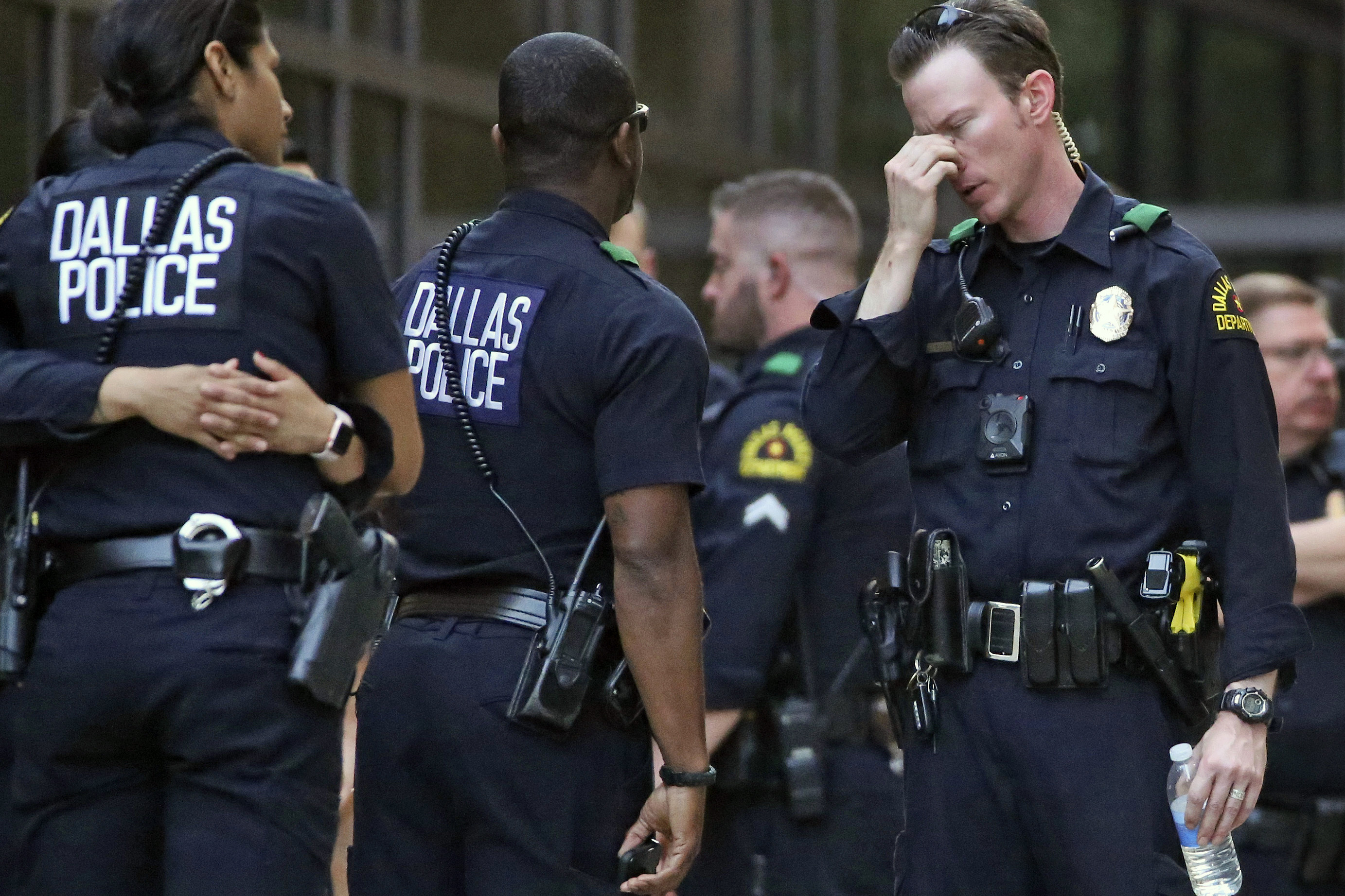 Suspect arrested in shooting of two Dallas officers