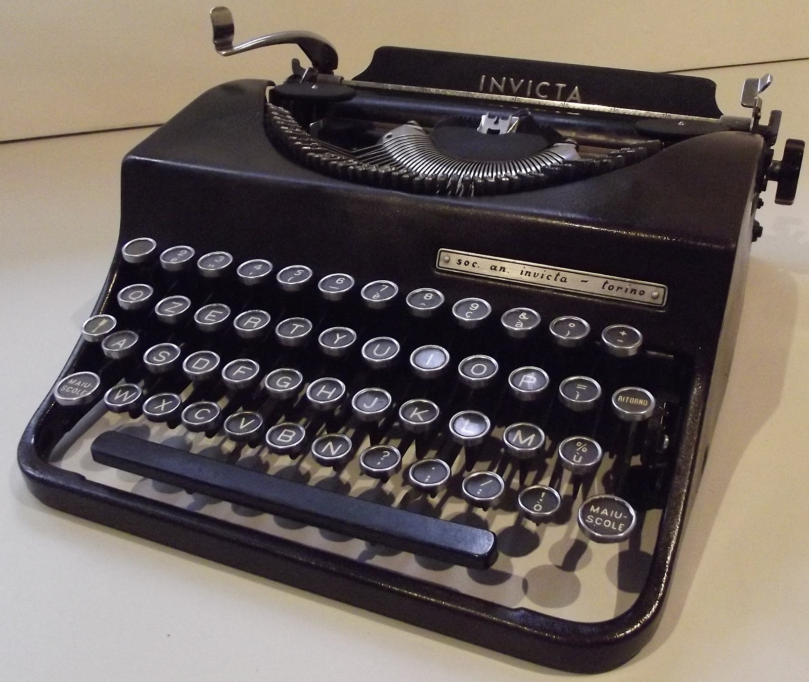 oz.Typewriter: The Invicta Portable Typewriter