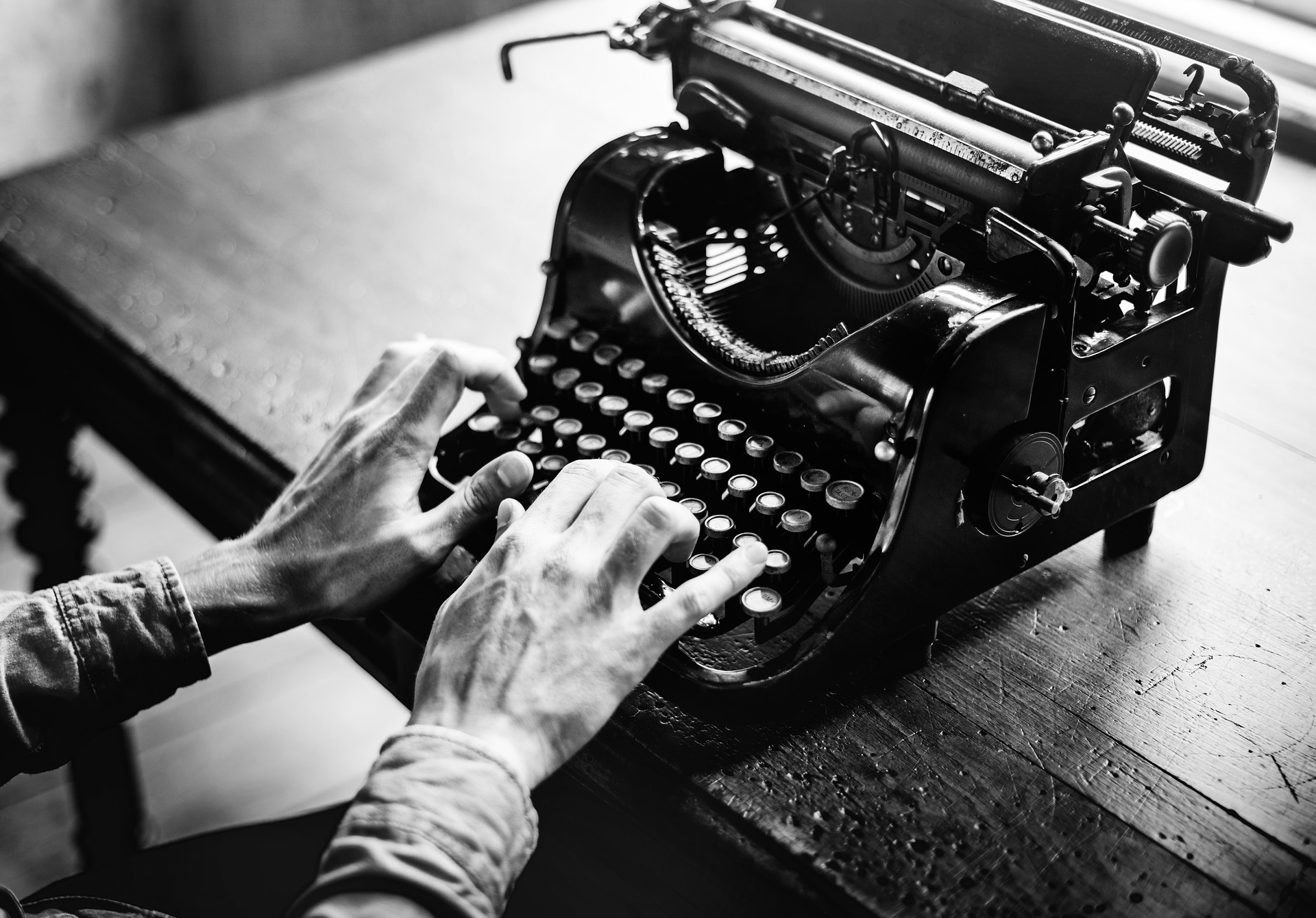 Typing on the typewriter photo