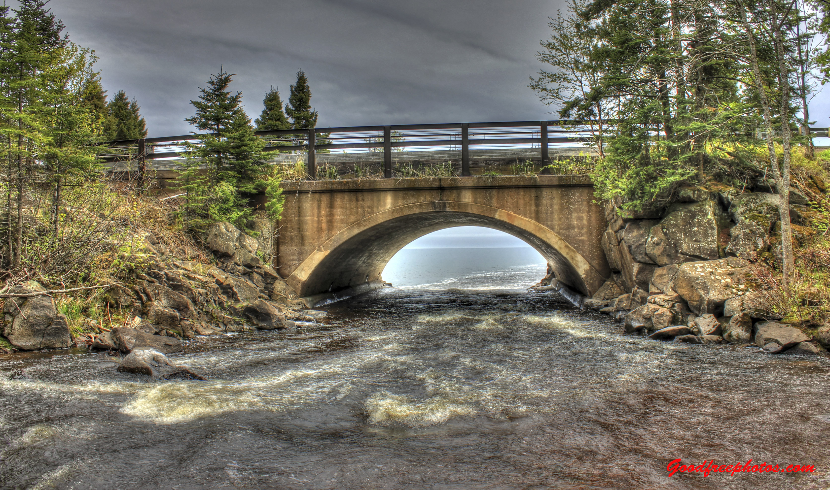 File:River-under-the-bridge.jpg - panoramio.jpg - Wikimedia Commons