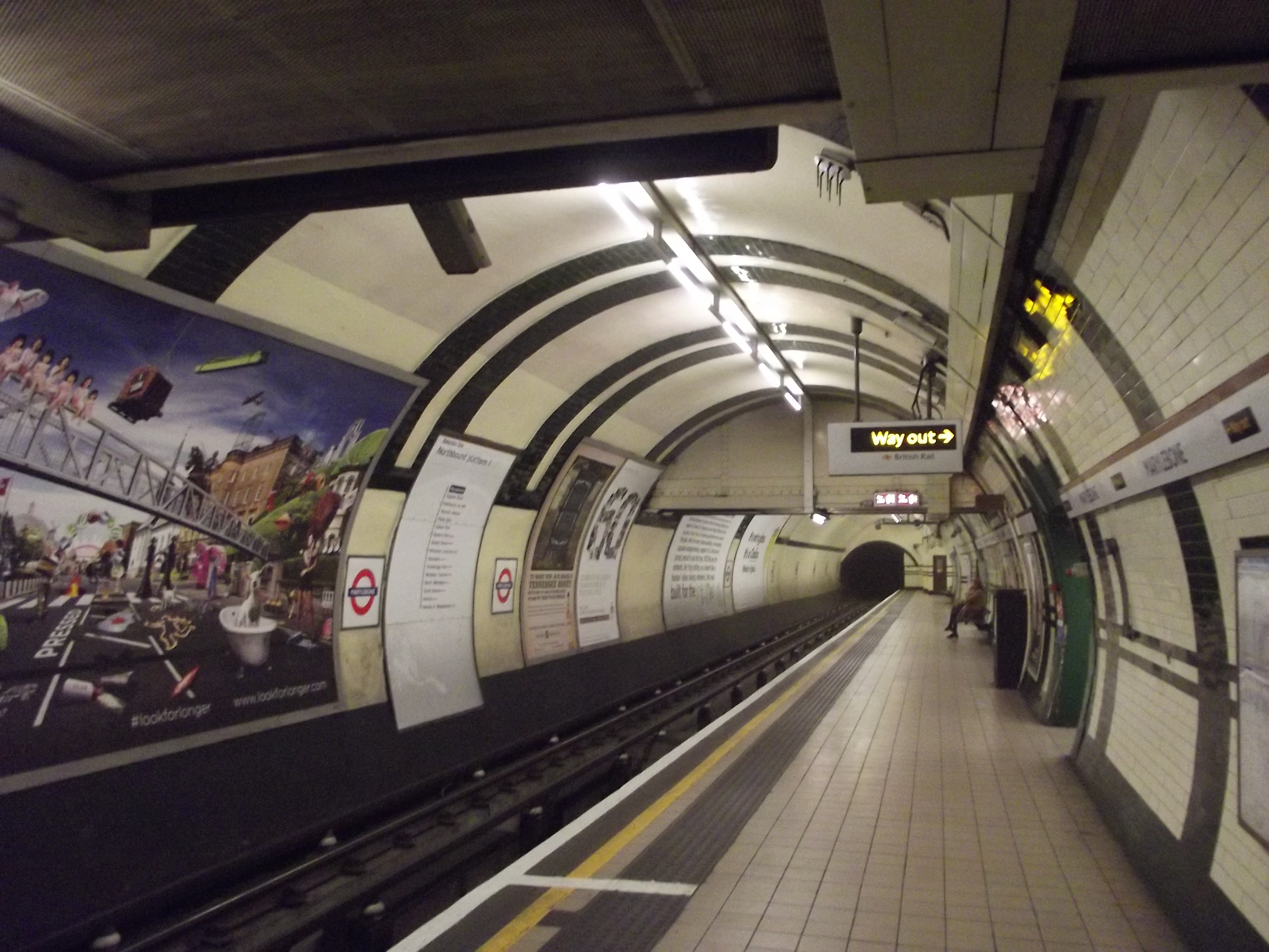 File:Marylebone Underground Station - Bakerloo line - platform ...