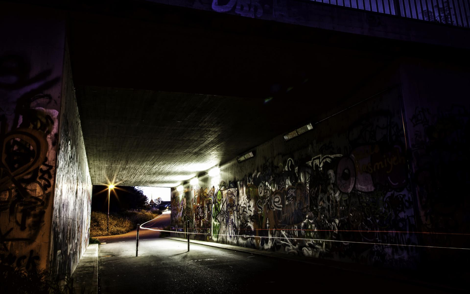 Night germany graffiti urban underpass wallpaper | (100800)