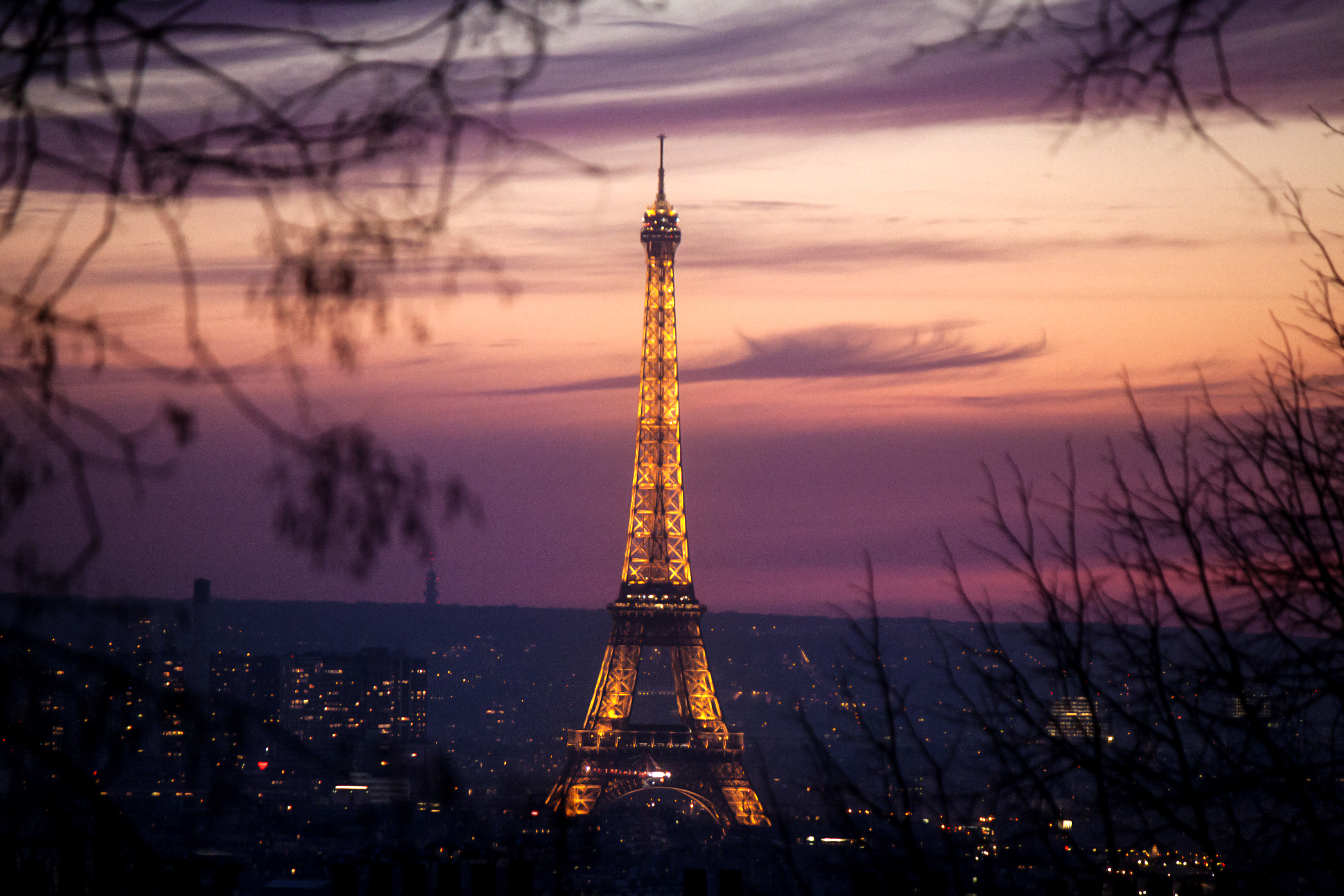 Unique sunset in Paris | Sparkling Escape