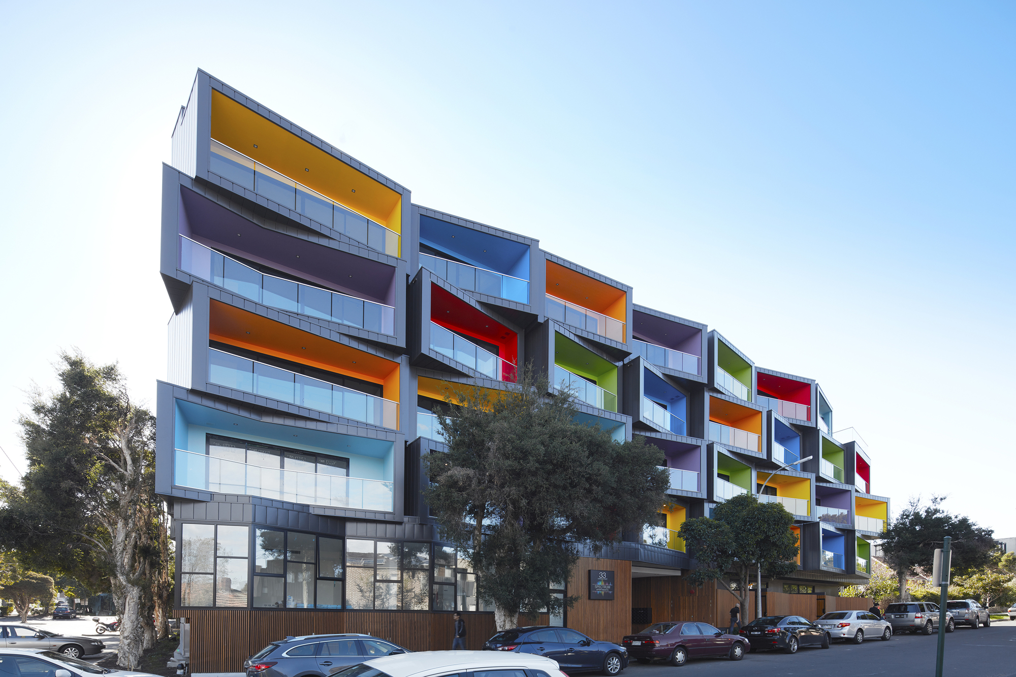 Spectrum Apartments / Kavellaris Urban Design | ArchDaily