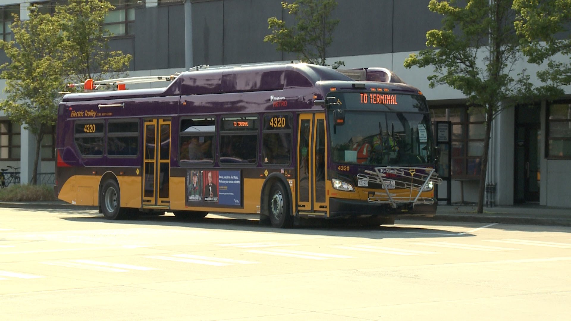 King County Metro's New Electric Trolleys - YouTube