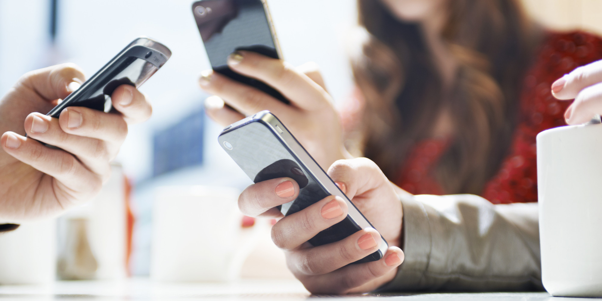 18 Things You Miss By Constantly Staring At Your Smartphone | HuffPost