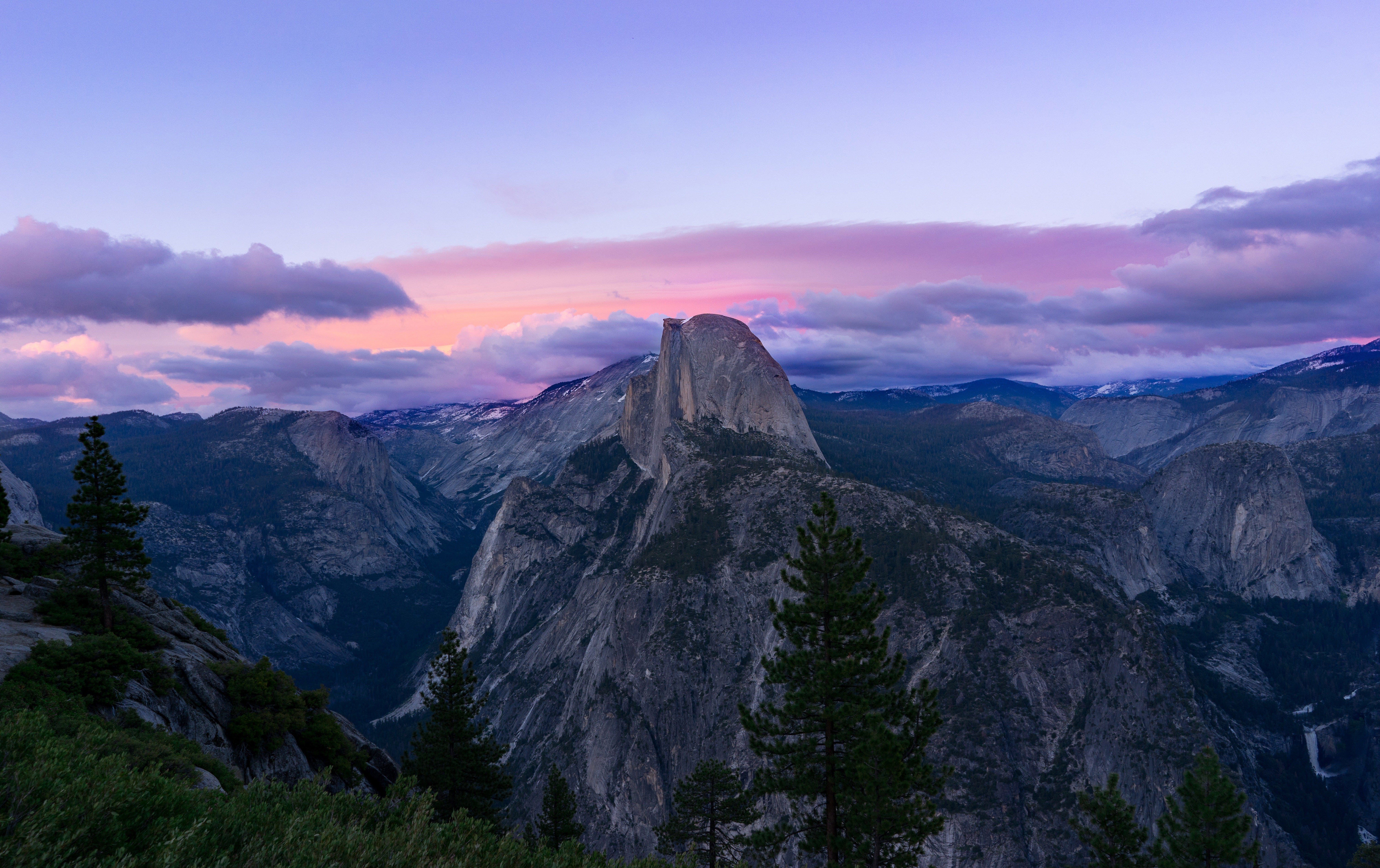 Yosemite Valley landscape in the Twilight Hours in Yosemite National ...
