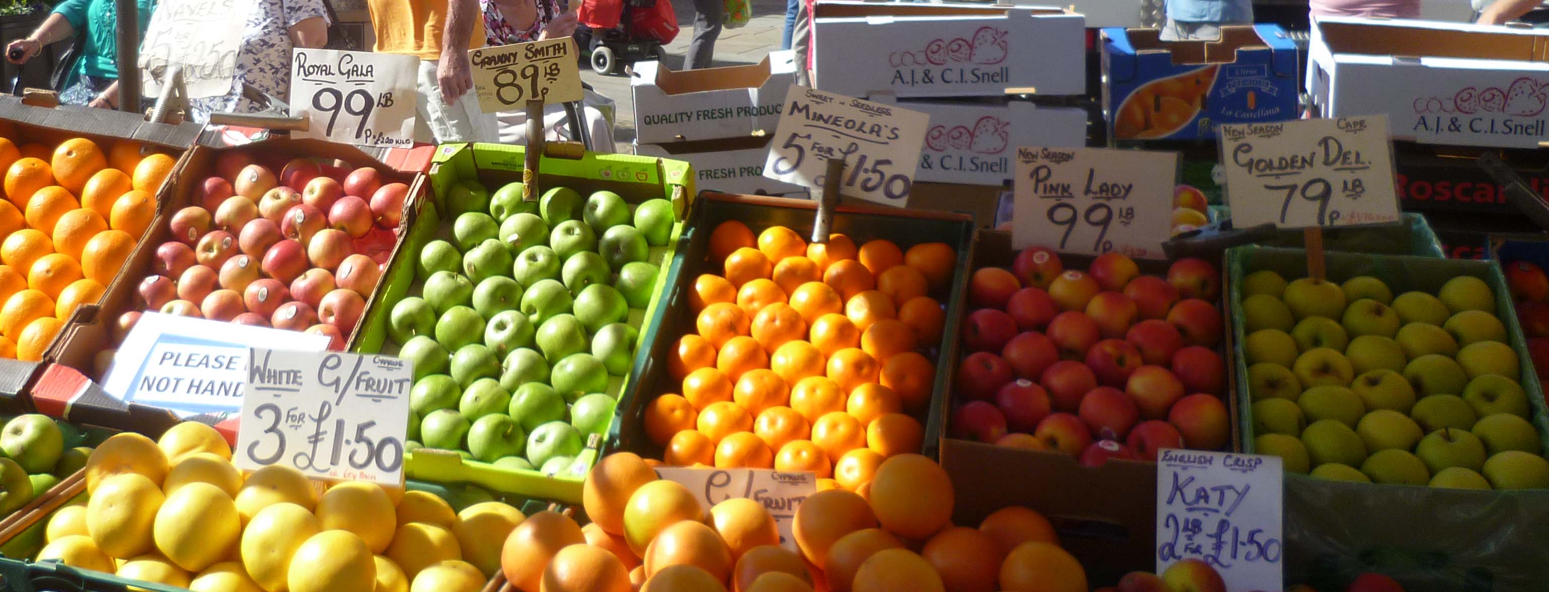 File:Typical UK fruit and vegetable stall 2013.jpg - Wikimedia Commons