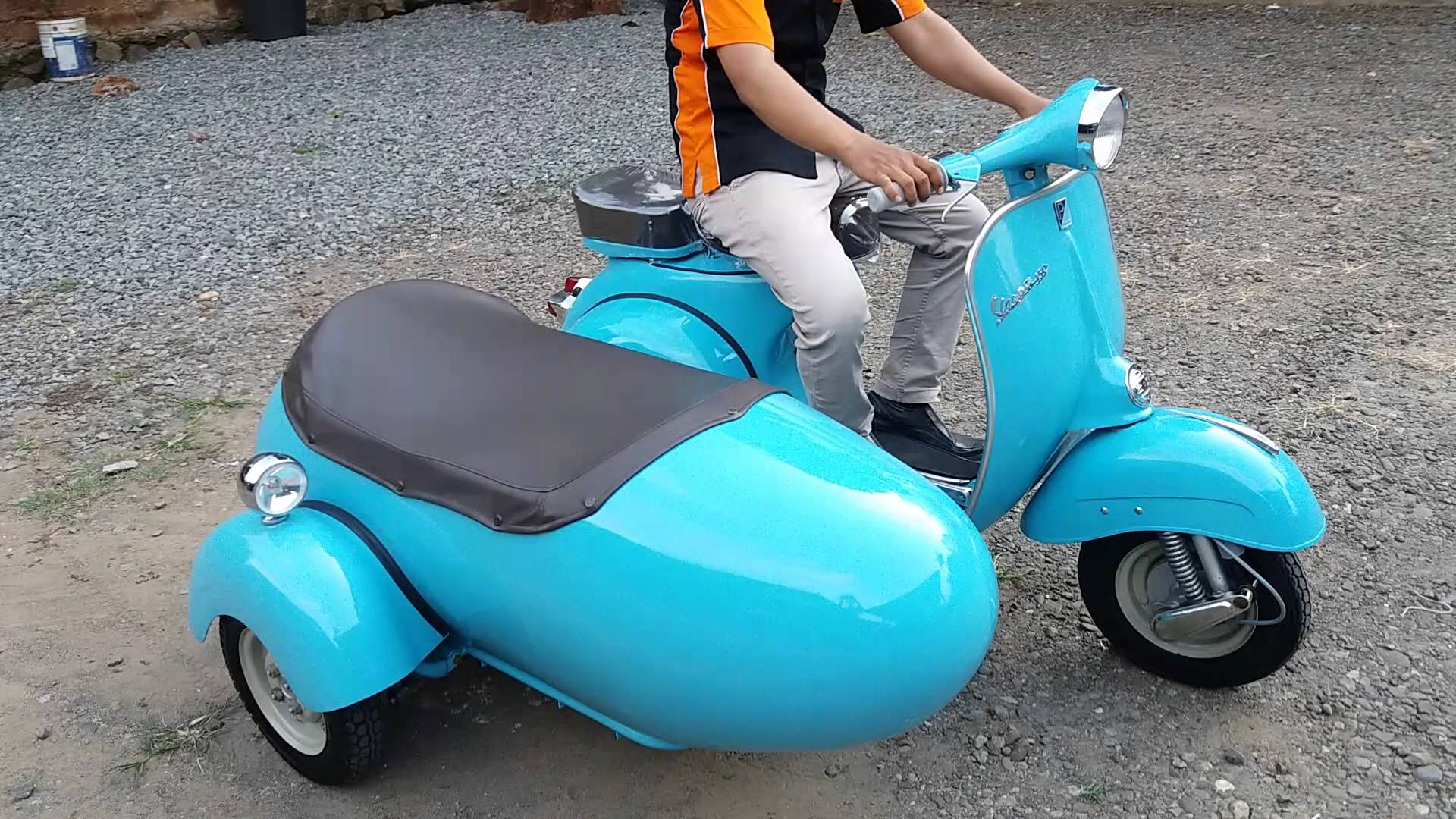Vespa scooter piaggio with sidecar blue - YouTube