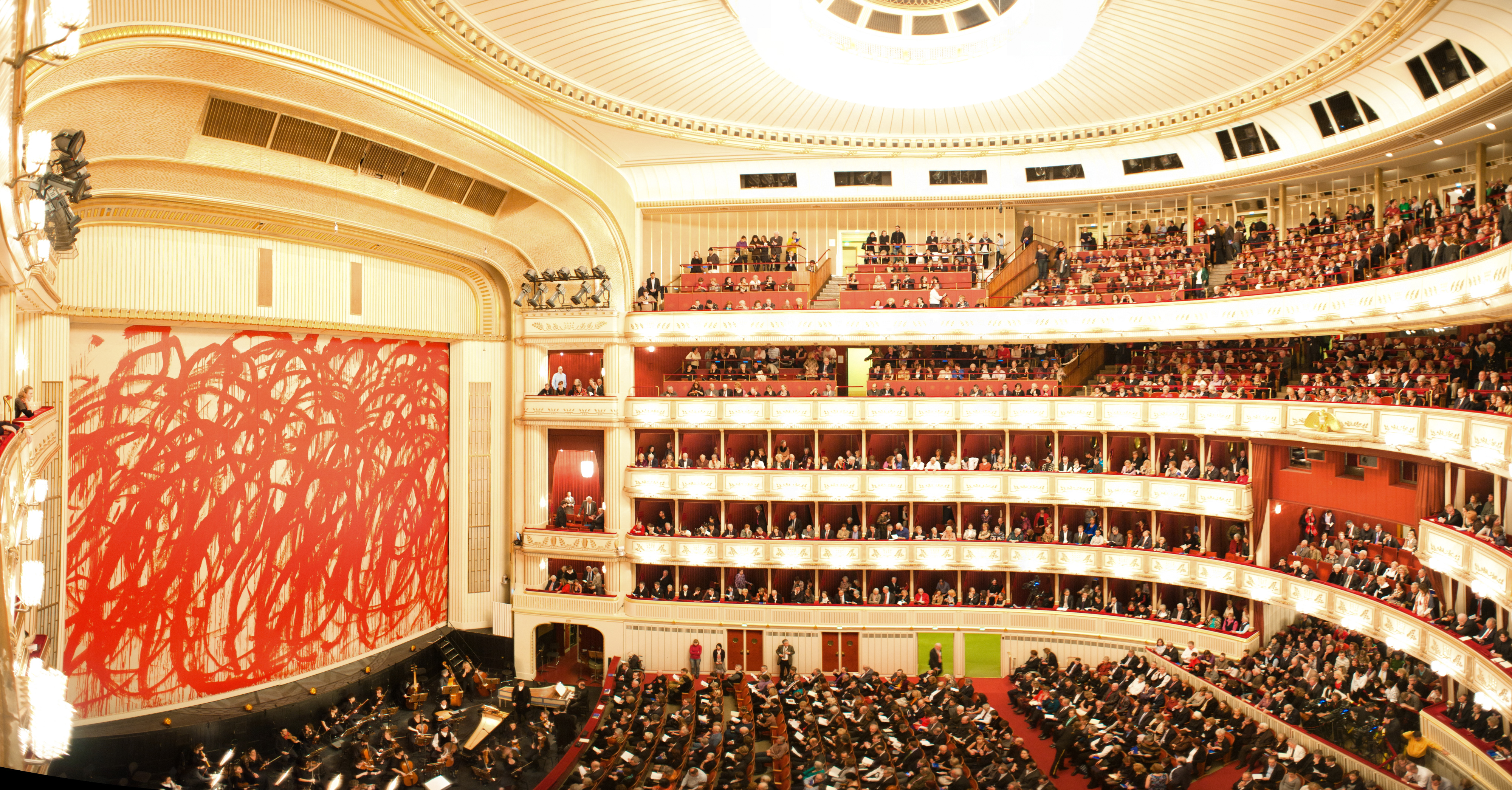 File:The Vienna State Opera (Wiener Staatsoper) interior. Vienna ...