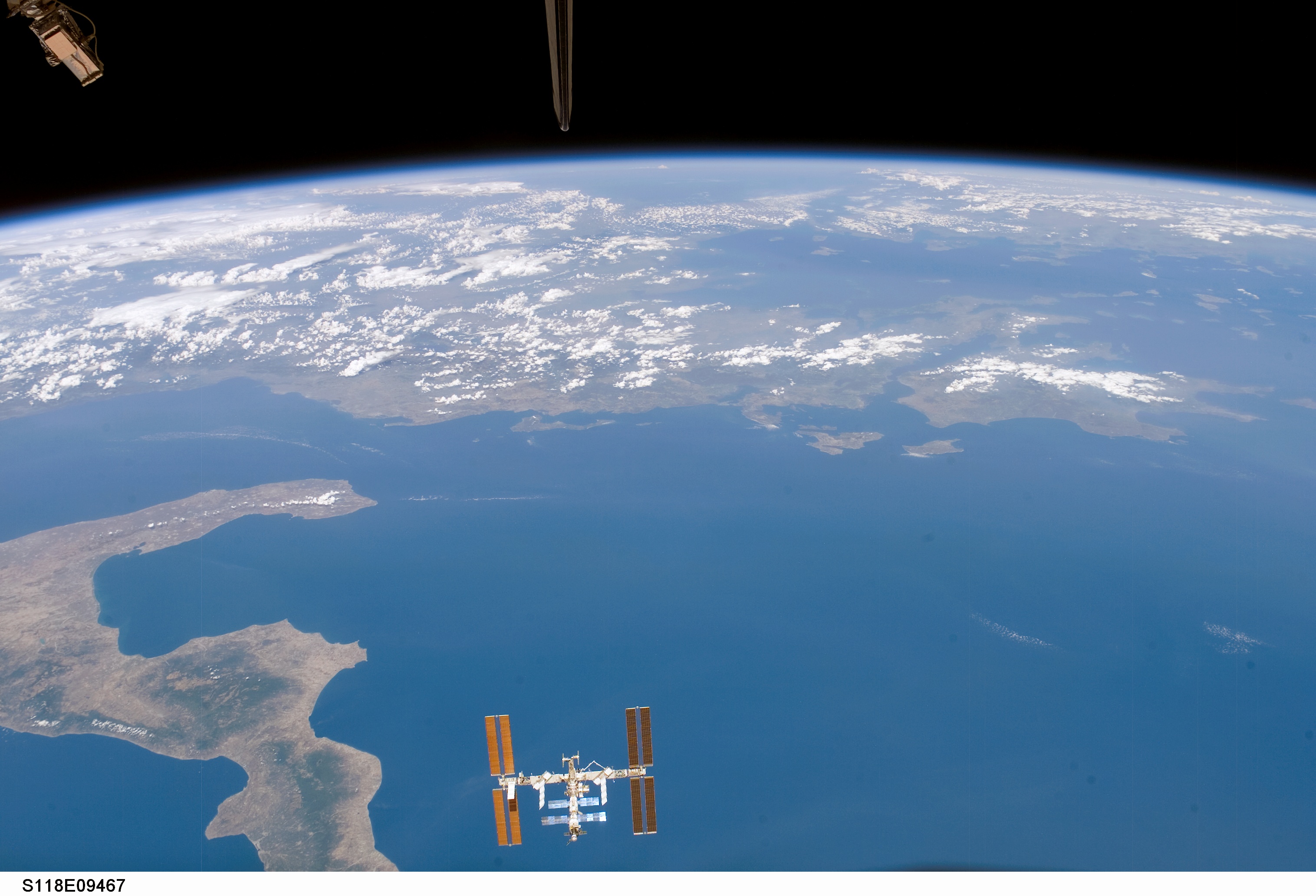 Space in Images - 2007 - 09 - International Space Station (ISS) view ...