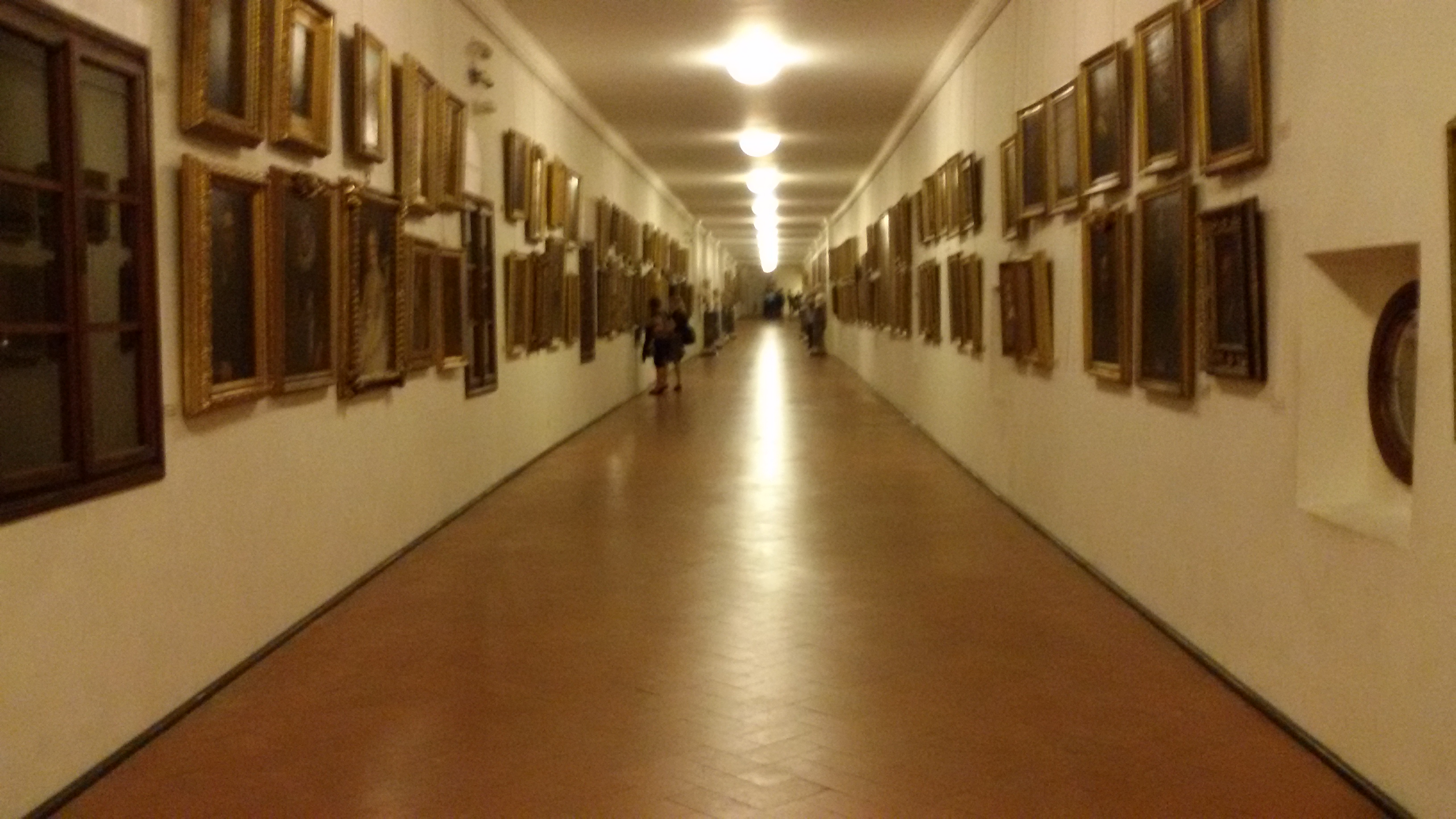 File:Inside view of the Vasari Corridor (corridoio vasariano) in ...