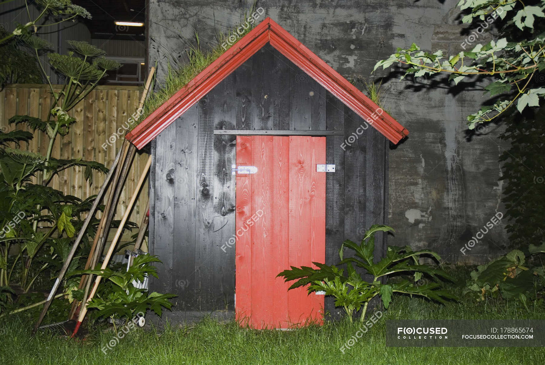 Exterior view of garden shed at night — Stock Photo | #178865674