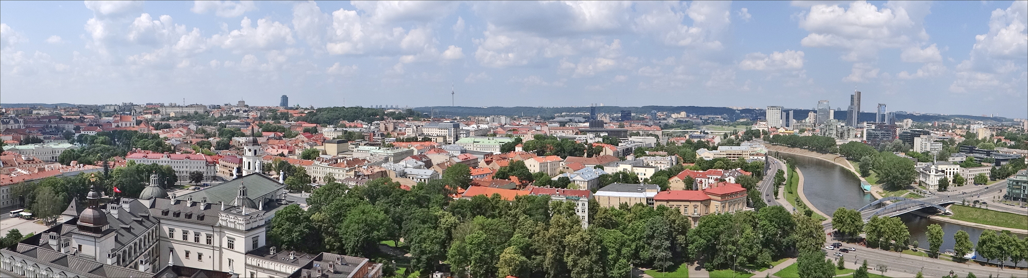 File:Panorama de Vilnius (Lituanie) (7669683144).jpg - Wikimedia Commons