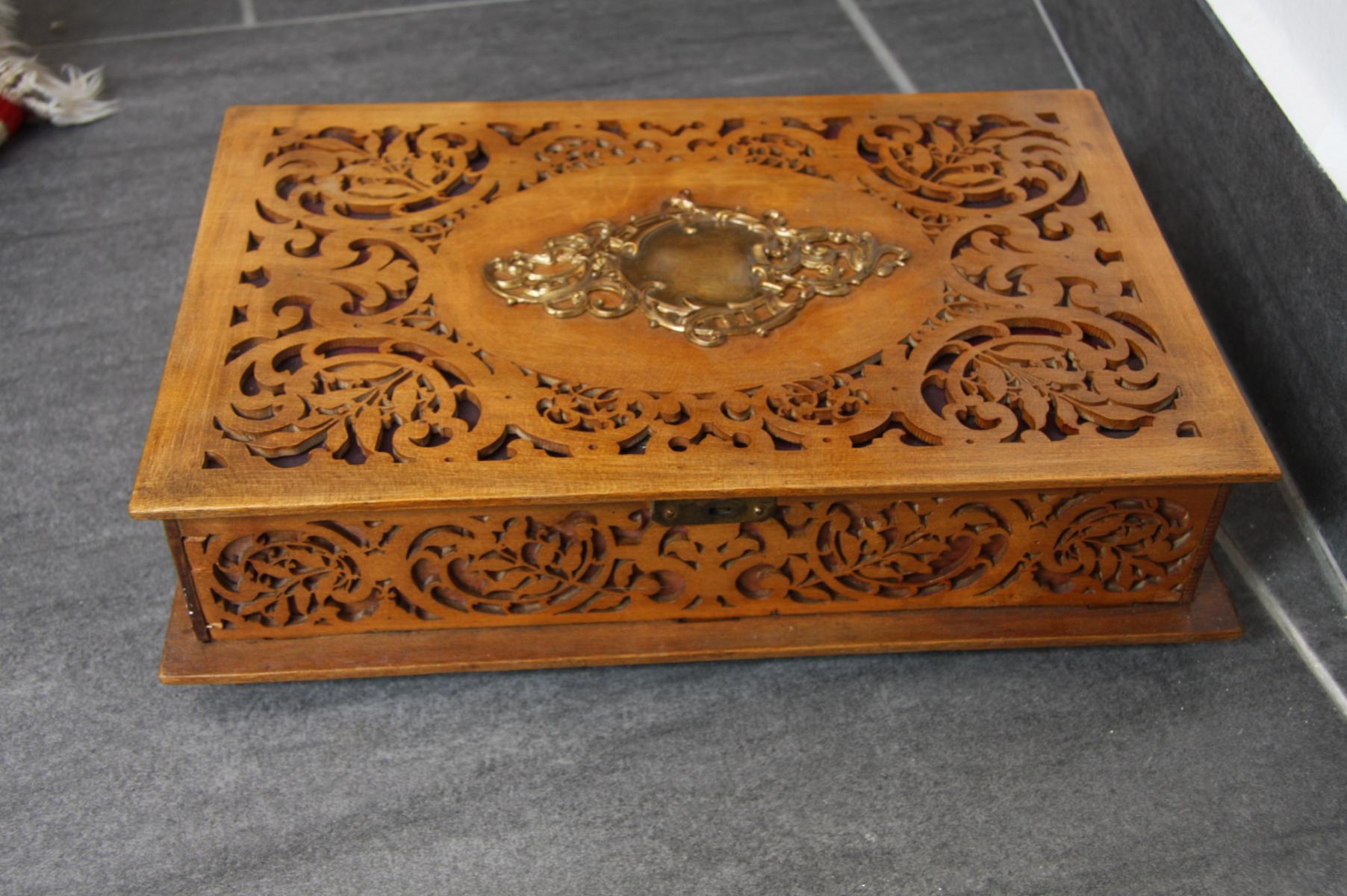 Vintage Carved Wooden Box for sale at Pamono