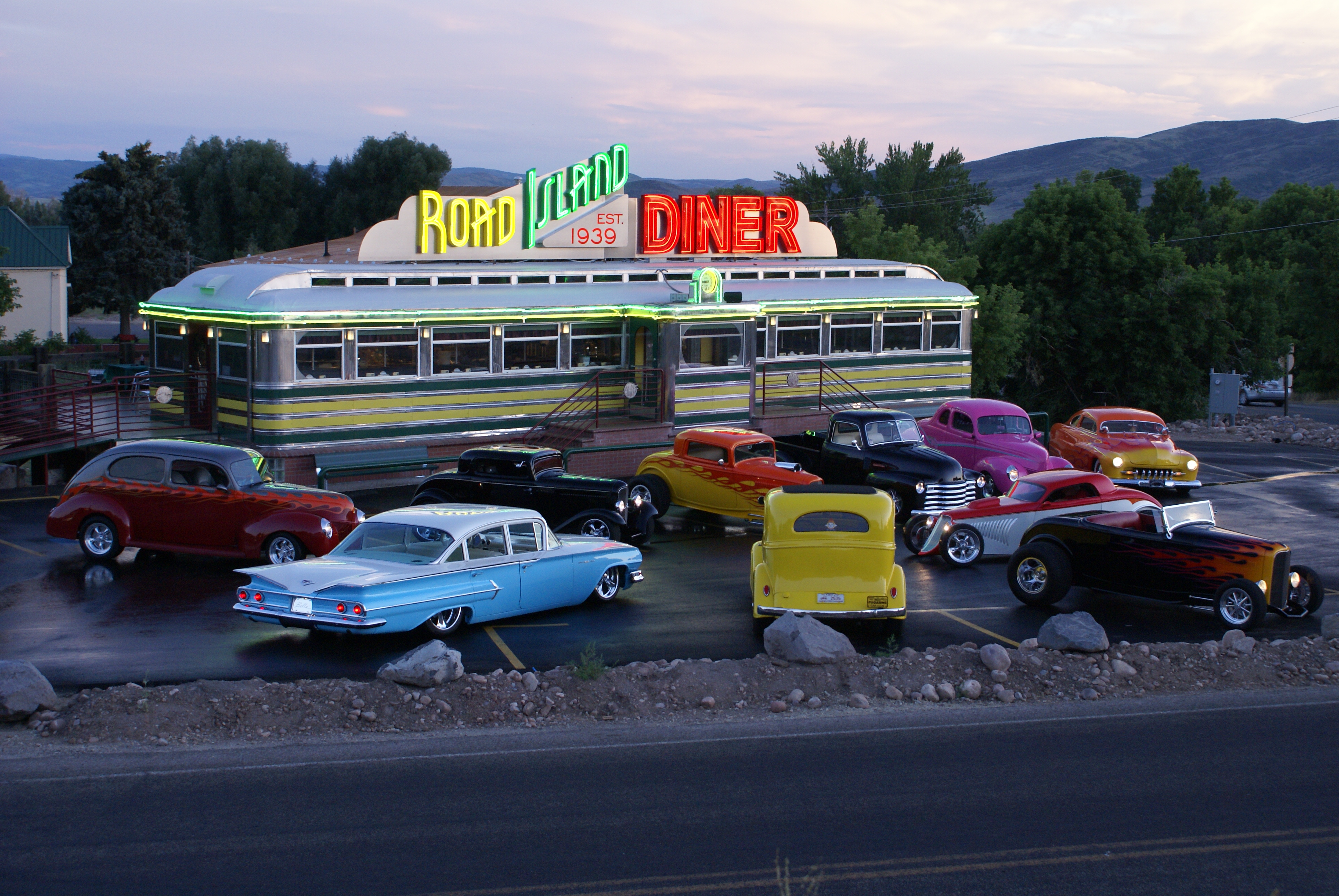 Vintage car club at the Road Island Diner | Rockabilly Fever ...