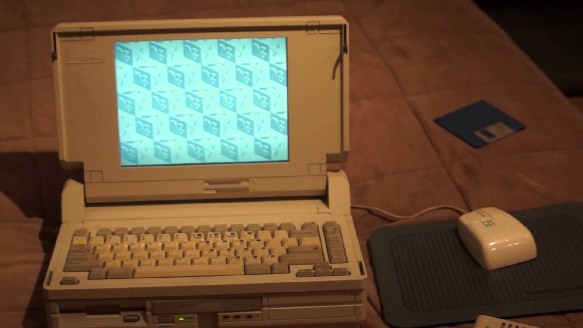 Compaq SLT 286 Vintage Laptop [1988] - YouTube
