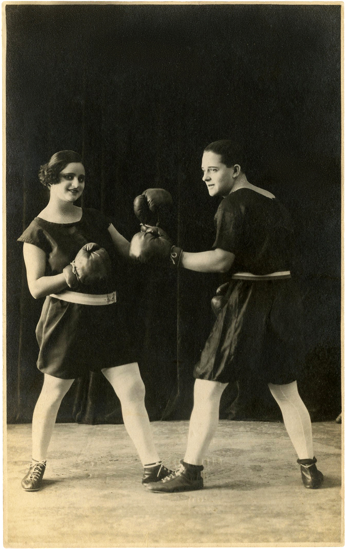 Vintage Man and Woman Boxing Photo - Funny! - The Graphics Fairy