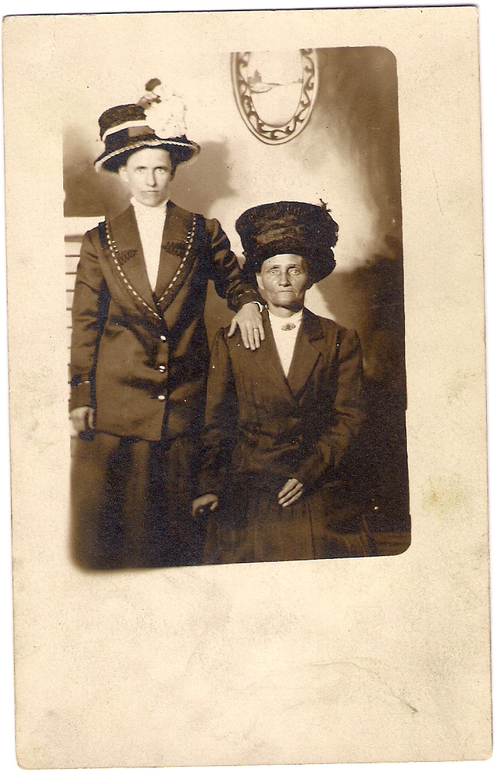 Vintage photo women in hats