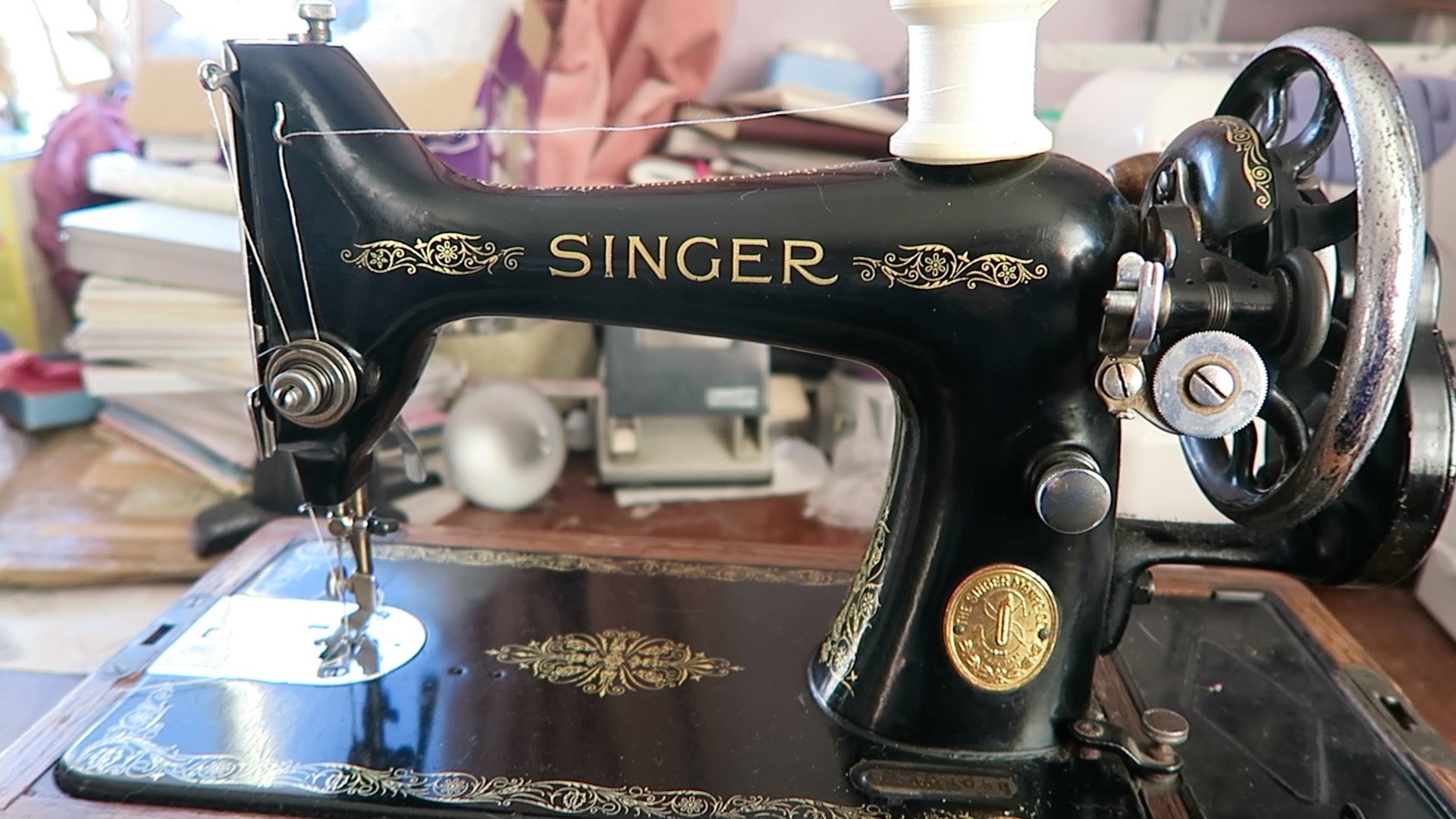 Using a vintage Singer sewing machine for the 1st time. - YouTube