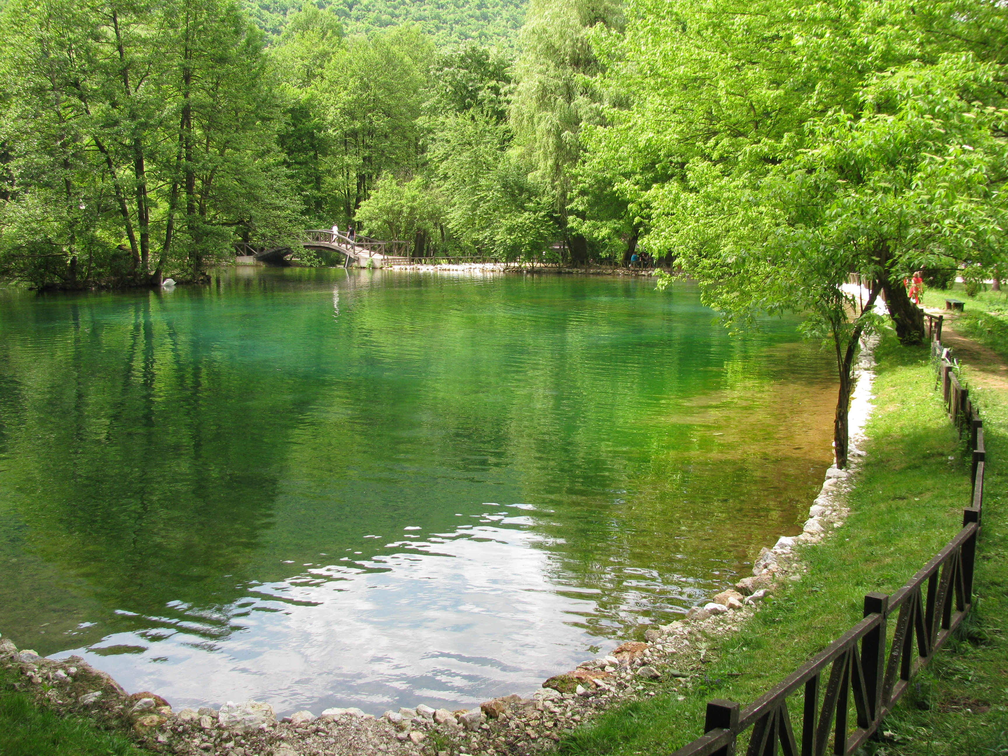 File:Vrelo Bosne 1.JPG - Wikimedia Commons