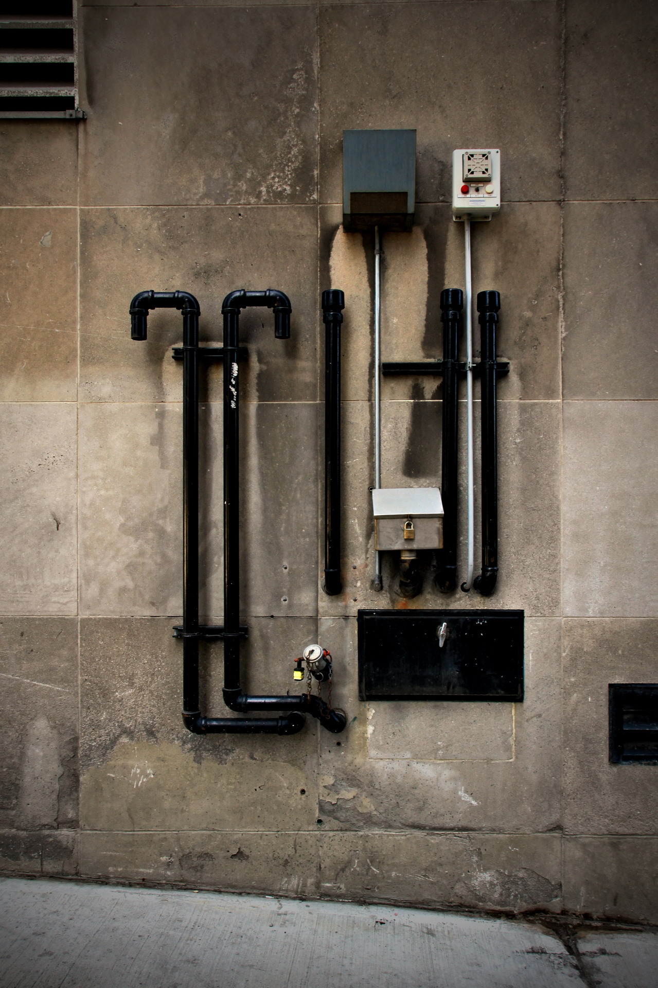 Pipes on a wall | the lazy photographer