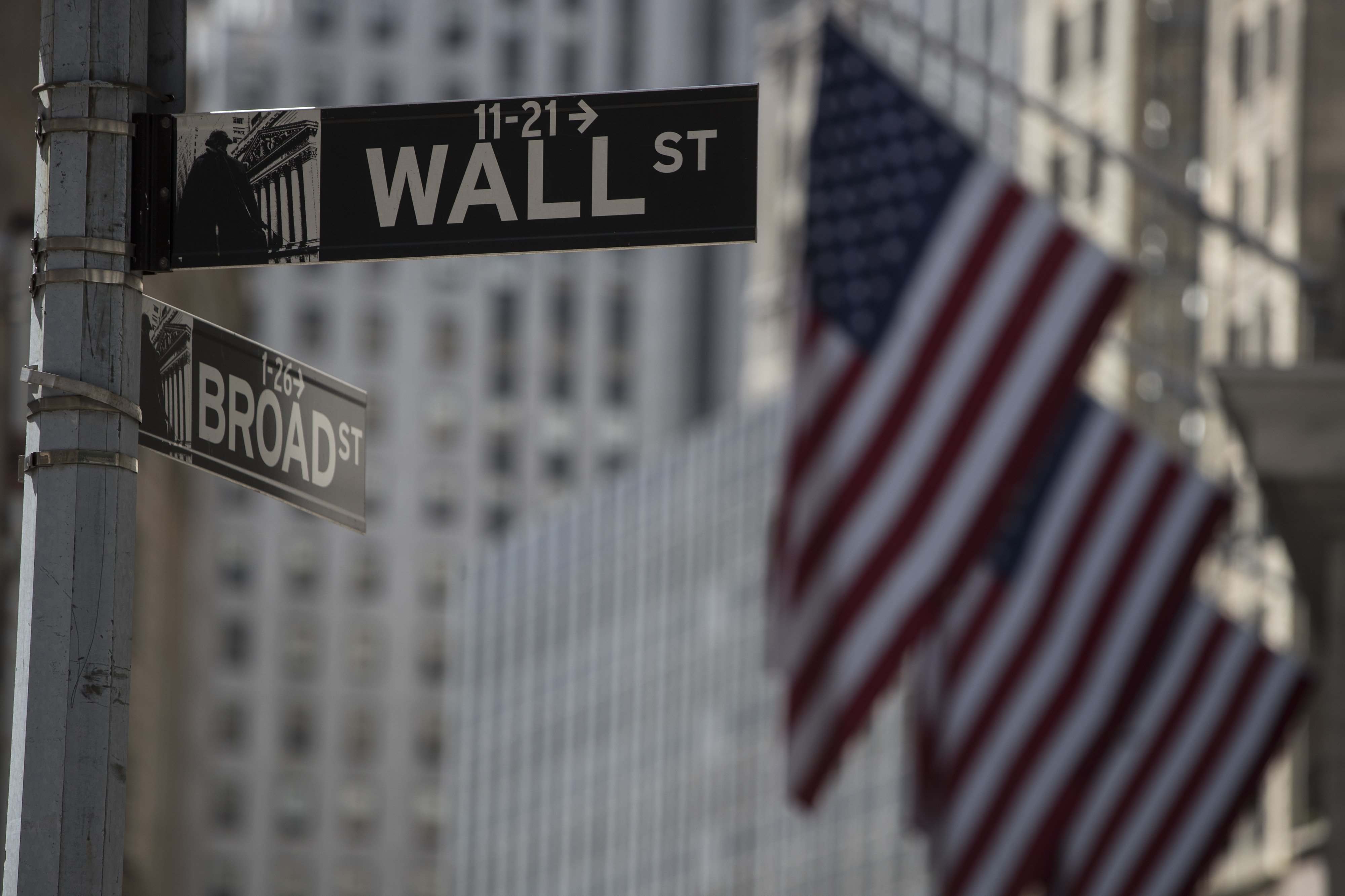 Wall Street Brokerages Boosted by Rise in Fee Accounts, Client ...